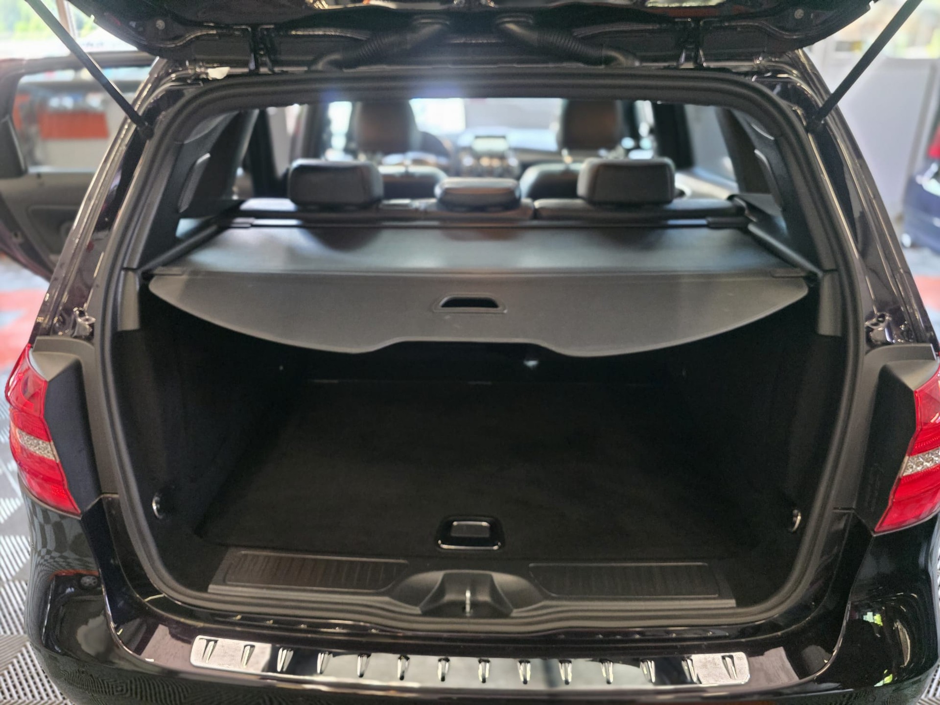 MERCEDES-BENZ B 220 4Matic 7G-DCT-image-9