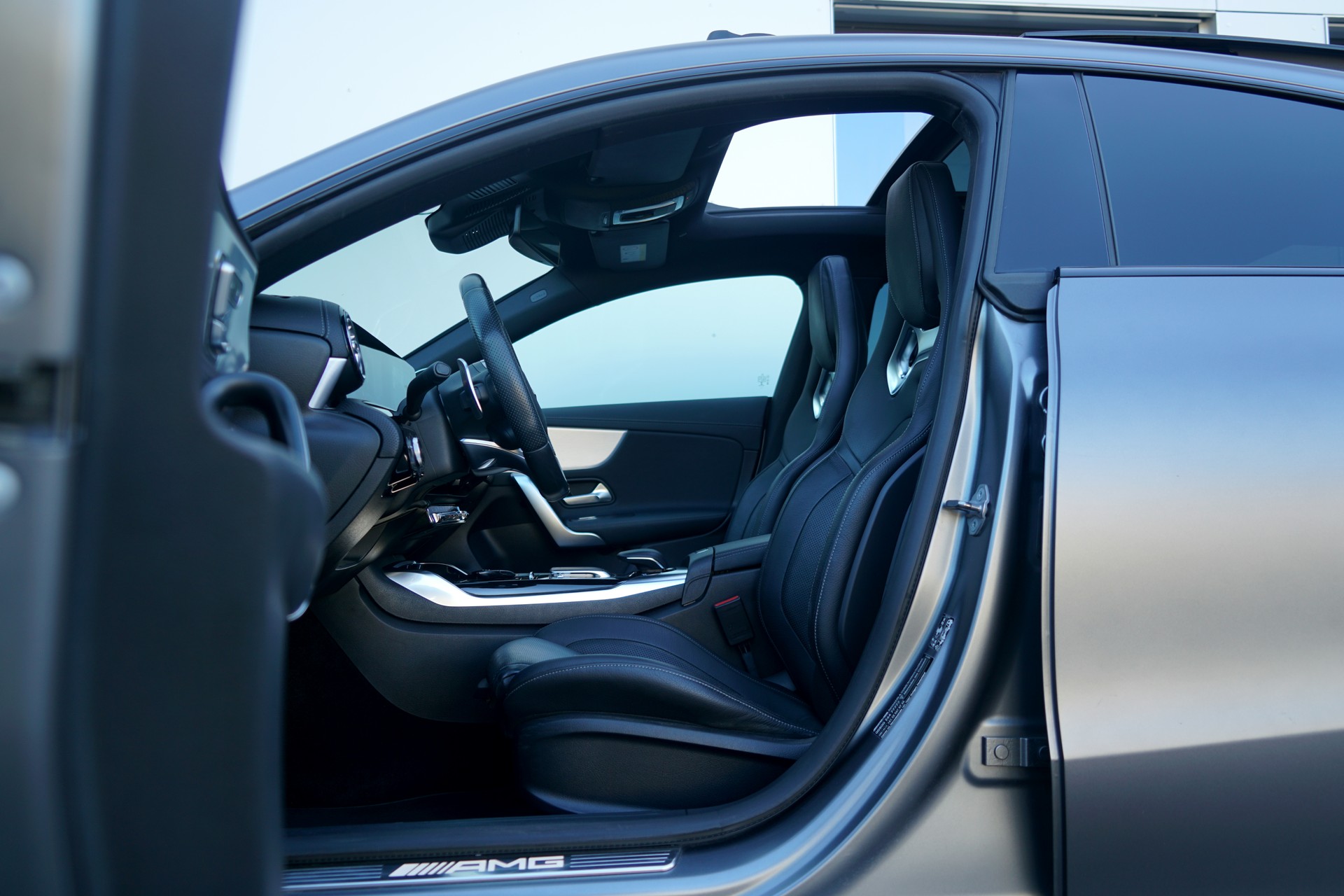 MERCEDES-BENZ CLA 35 AMG 4Matic 7G-DCT (CH)-image-4