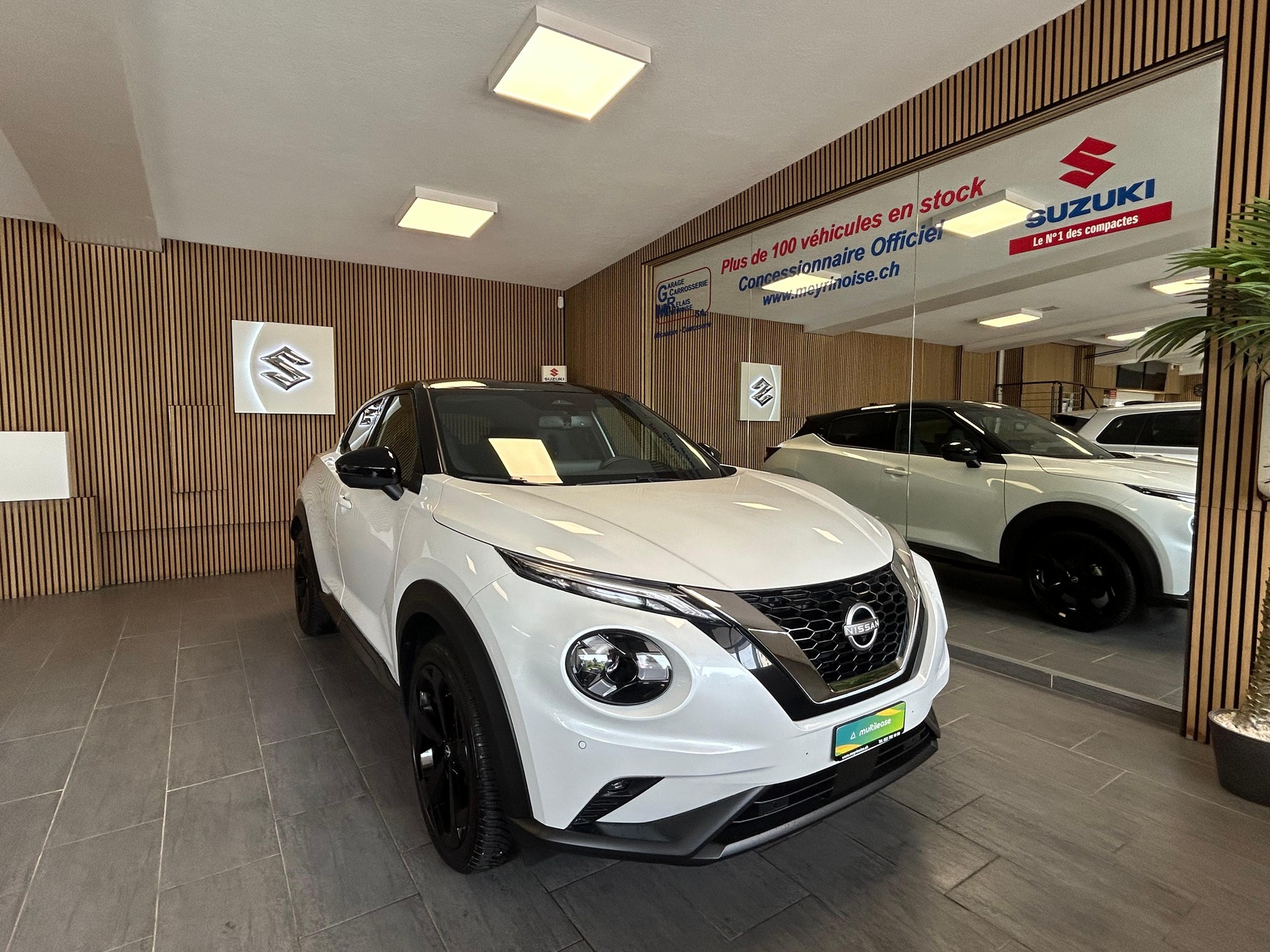 NISSAN Juke 1.0 DIG-T Tekna-showroom-element-1