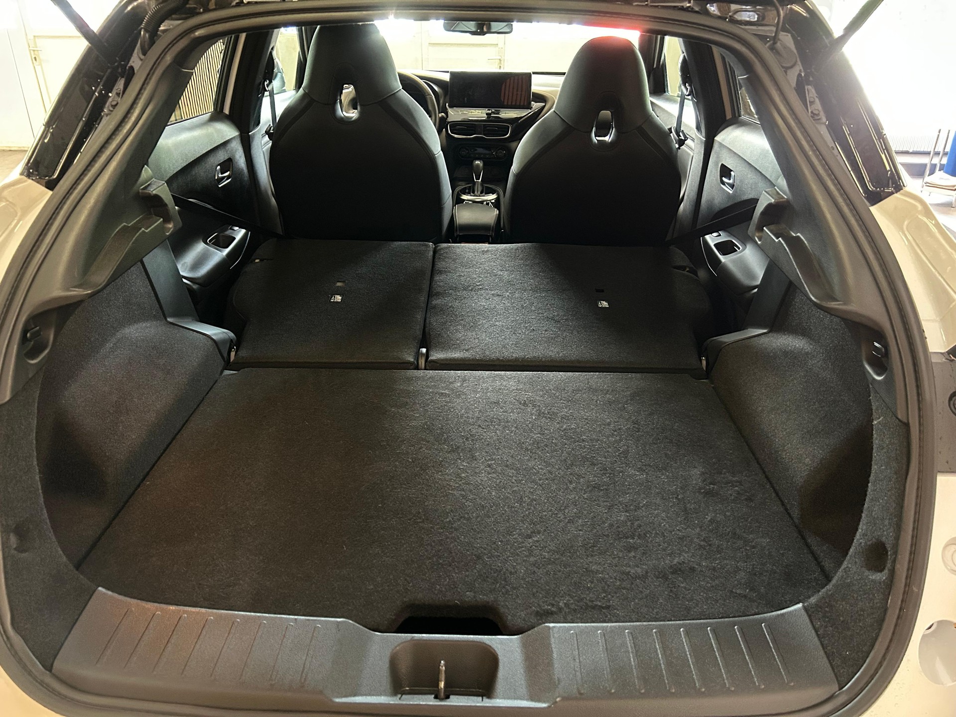 NISSAN Juke 1.0 DIG-T Tekna-image-22