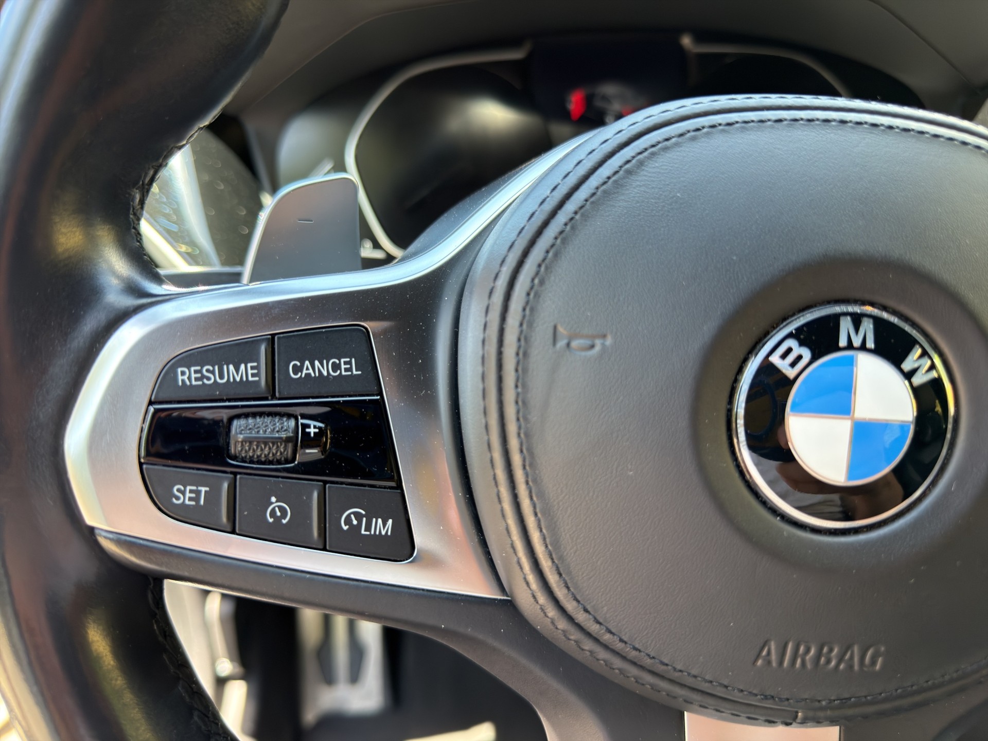 BMW 320i xDrive Steptronic M Sport-image-15