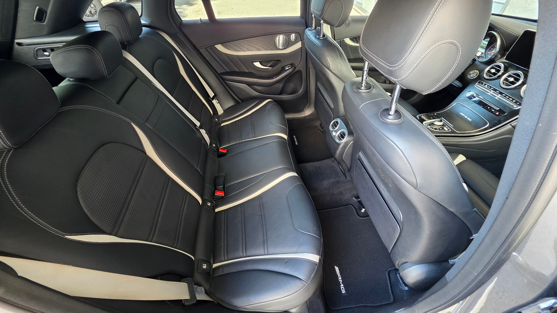 MERCEDES-BENZ GLC 63 S AMG 4Matic+ 9G-Tronic-image-12