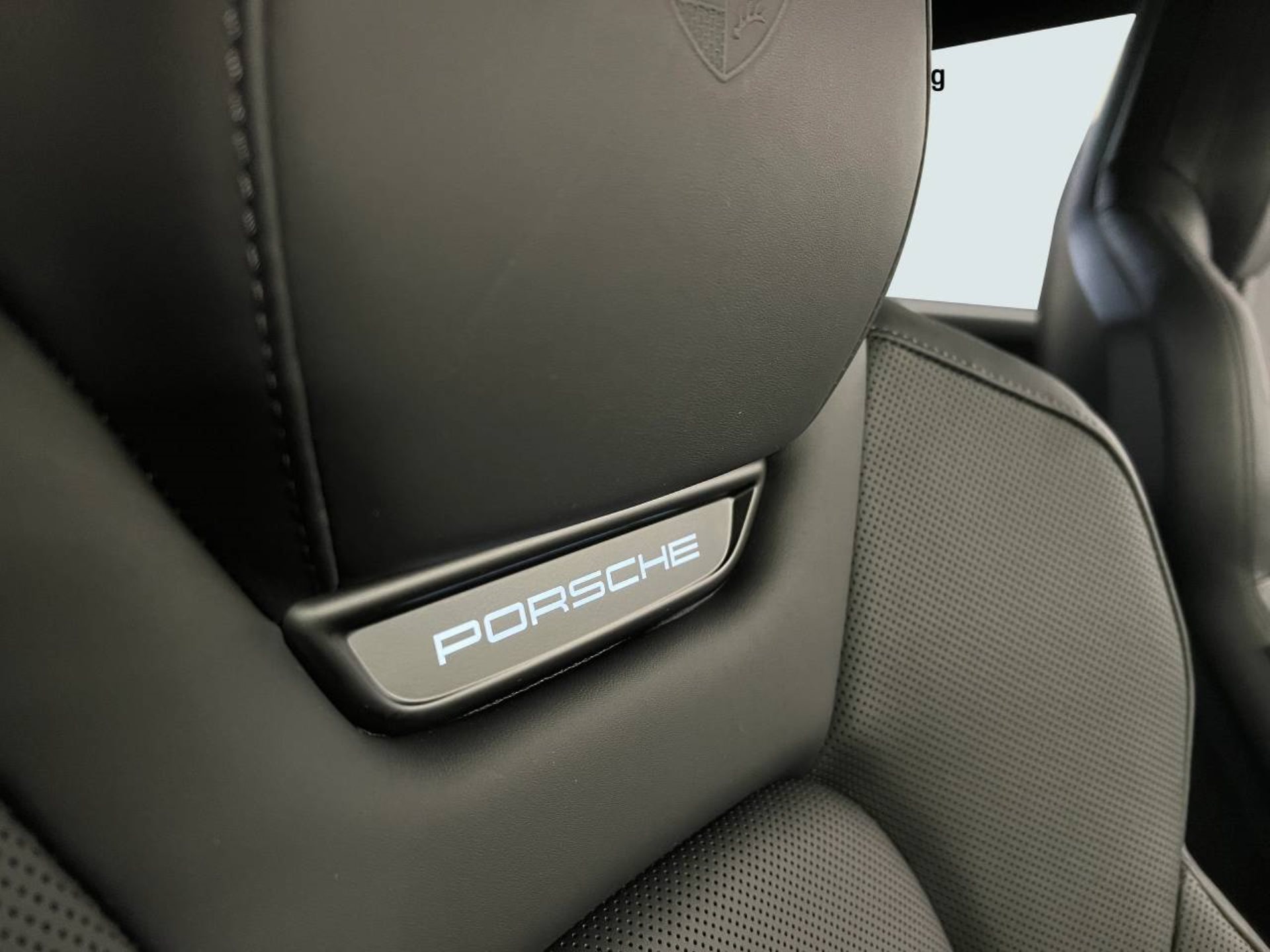 PORSCHE Macan 4S-image-23