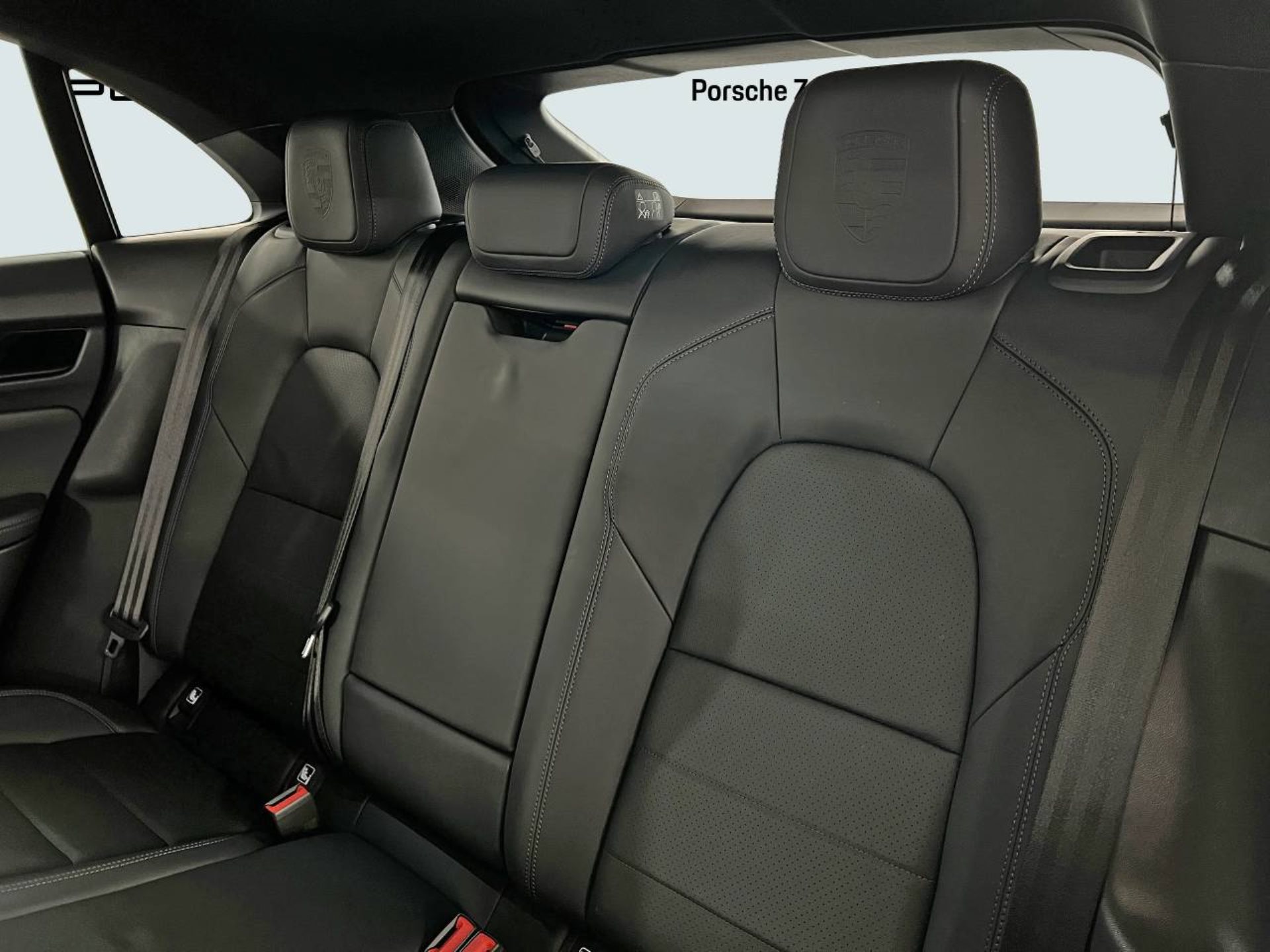 PORSCHE Macan 4S-image-25