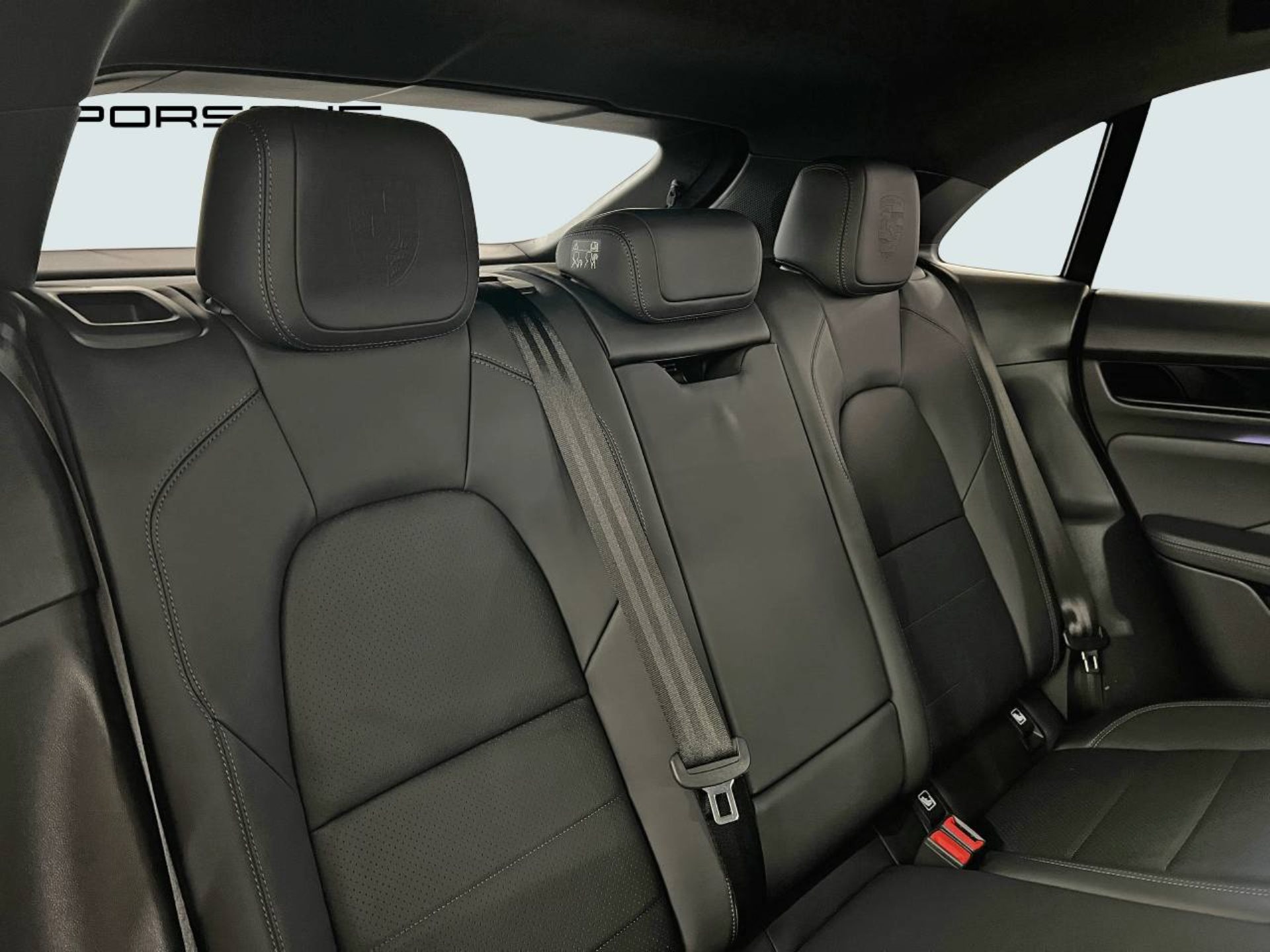 PORSCHE Macan 4S-image-26