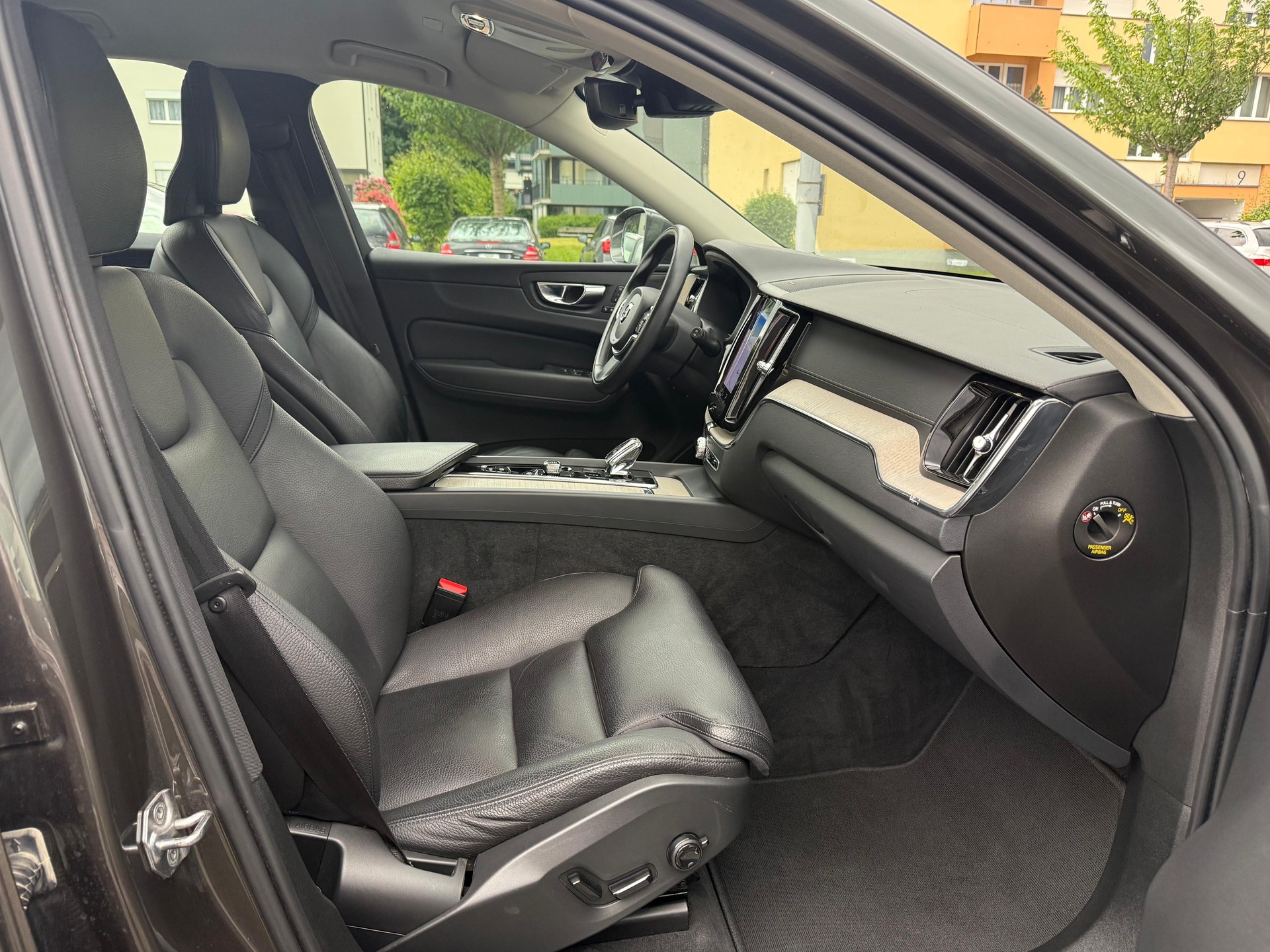 VOLVO XC60 2.0 B5 MH Inscription AWD-image-18