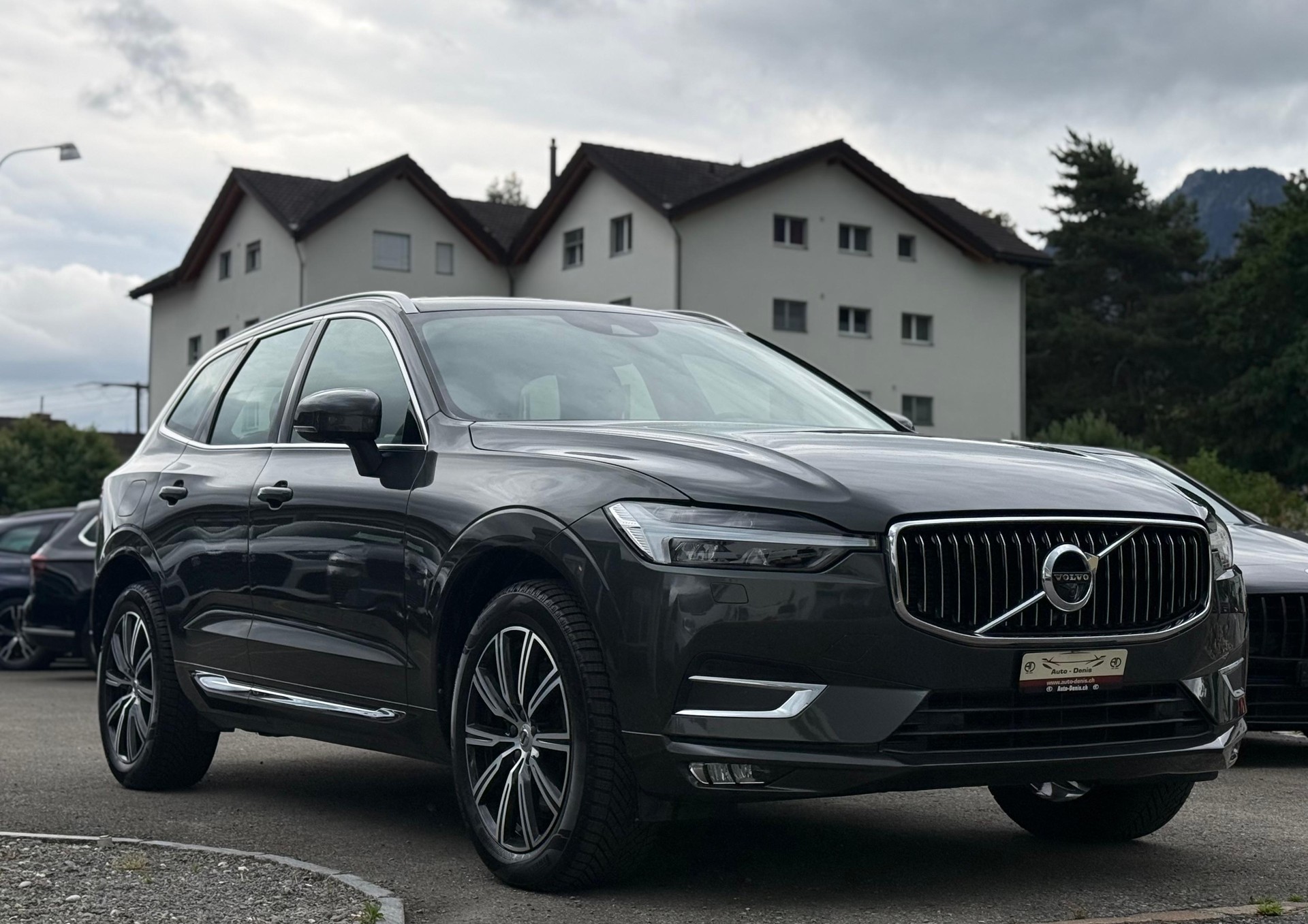 VOLVO XC60 2.0 B5 MH Inscription AWD-showroom-element-2