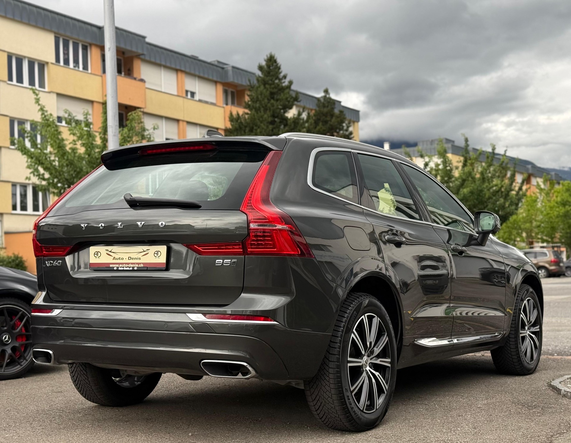 VOLVO XC60 2.0 B5 MH Inscription AWD-showroom-element-3