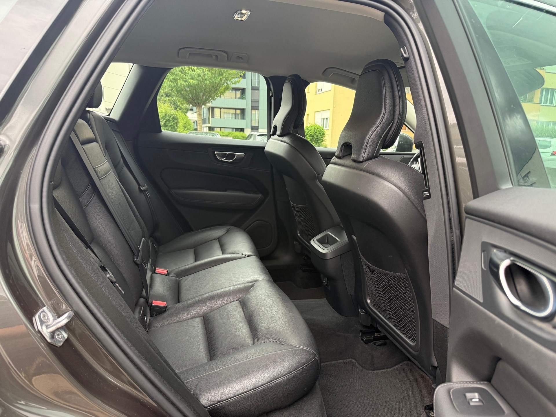 VOLVO XC60 2.0 B5 MH Inscription AWD-image-19