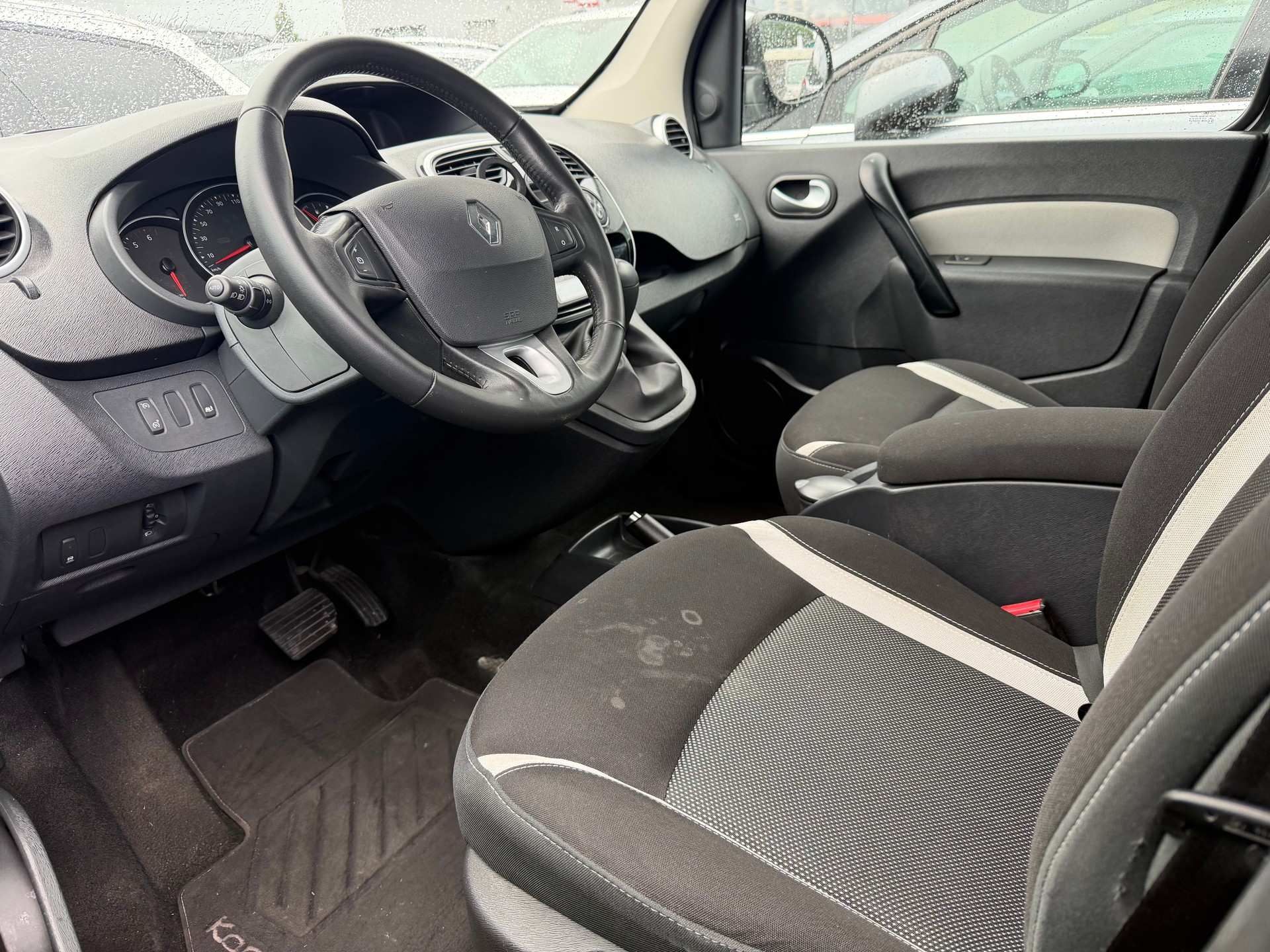 RENAULT Kangoo 1.2 16V Turbo Intens EDC-image-8