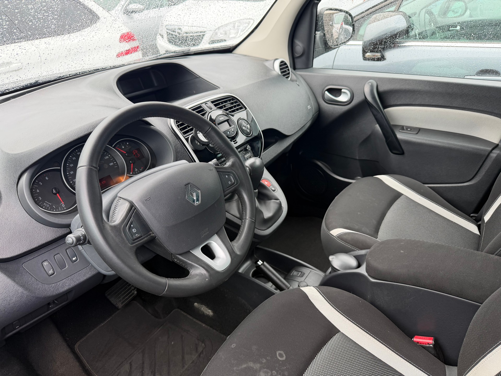 RENAULT Kangoo 1.2 16V Turbo Intens EDC-image-6