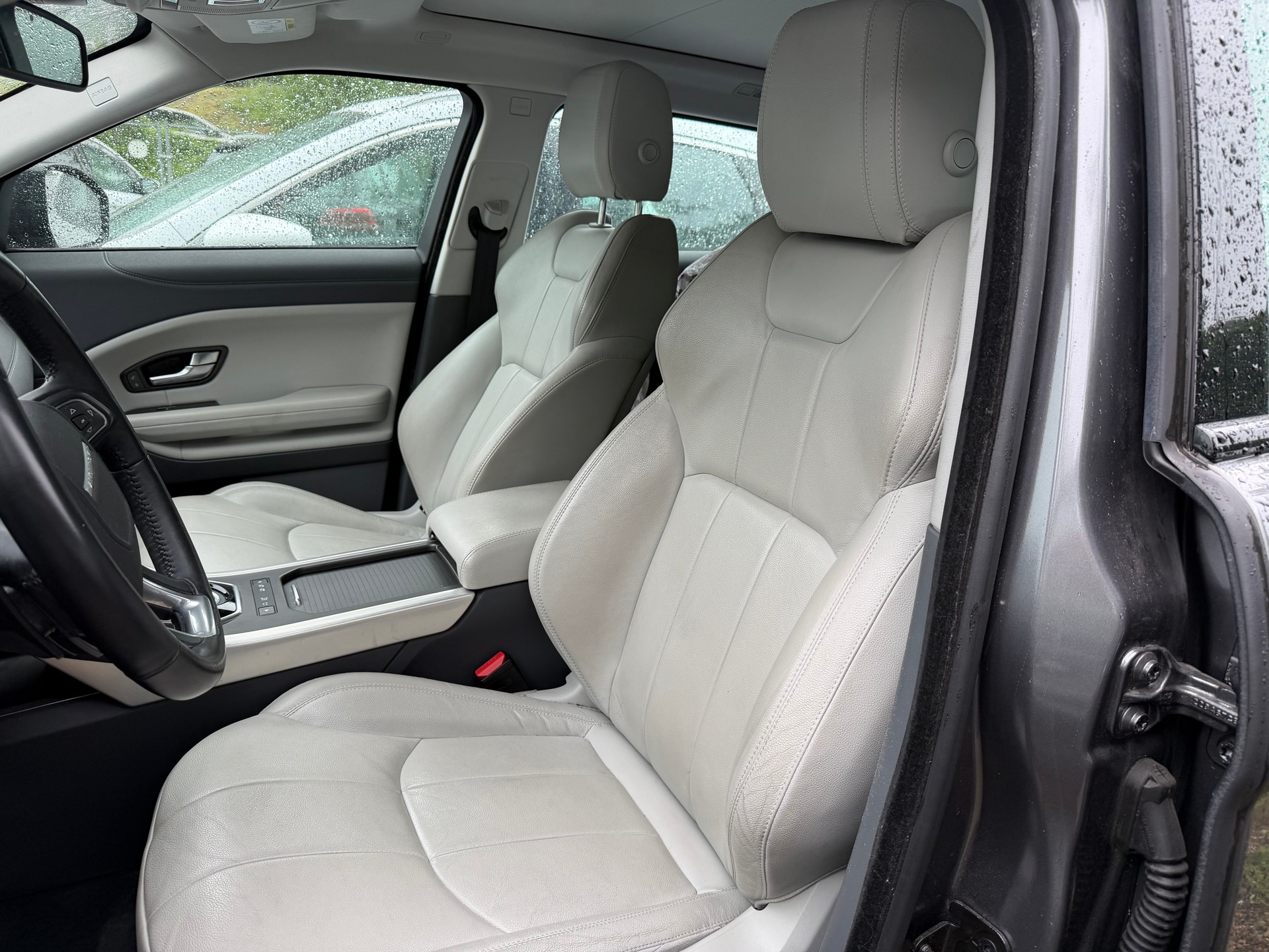 LAND ROVER Range Rover Evoque 2.0 TD4 SE Dynamic-image-7