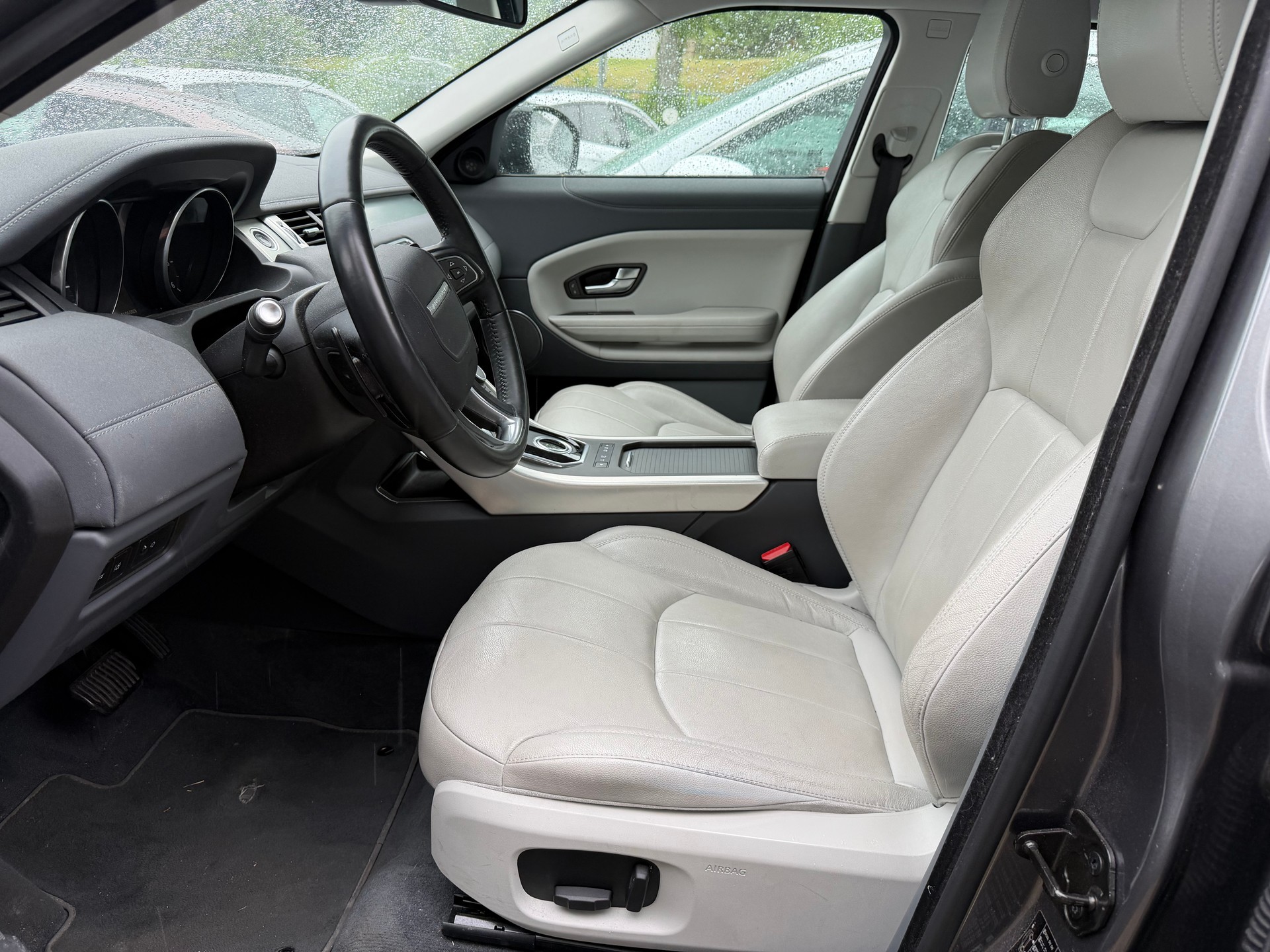 LAND ROVER Range Rover Evoque 2.0 TD4 SE Dynamic-image-6