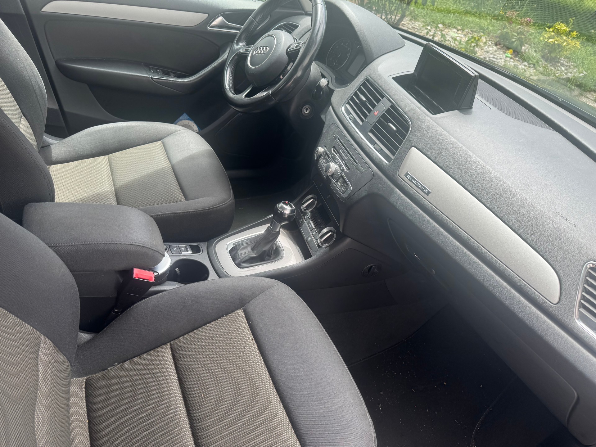 AUDI Q3 2.0 TFSI quattro S-tronic-image-5