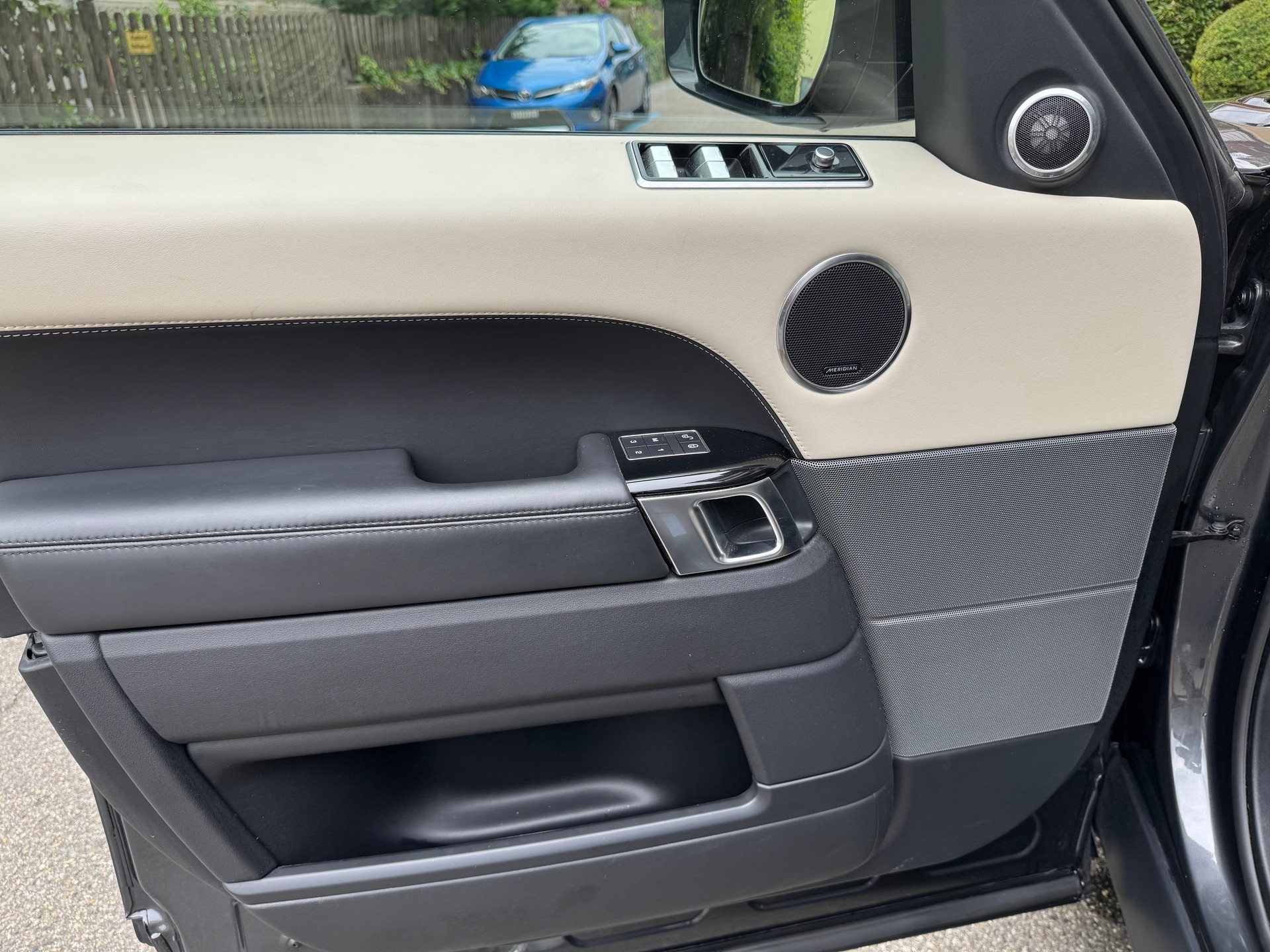 LAND ROVER Range Rover Sport 3.0 SDV6 Autobiography AB Dynamic Automatic-image-12