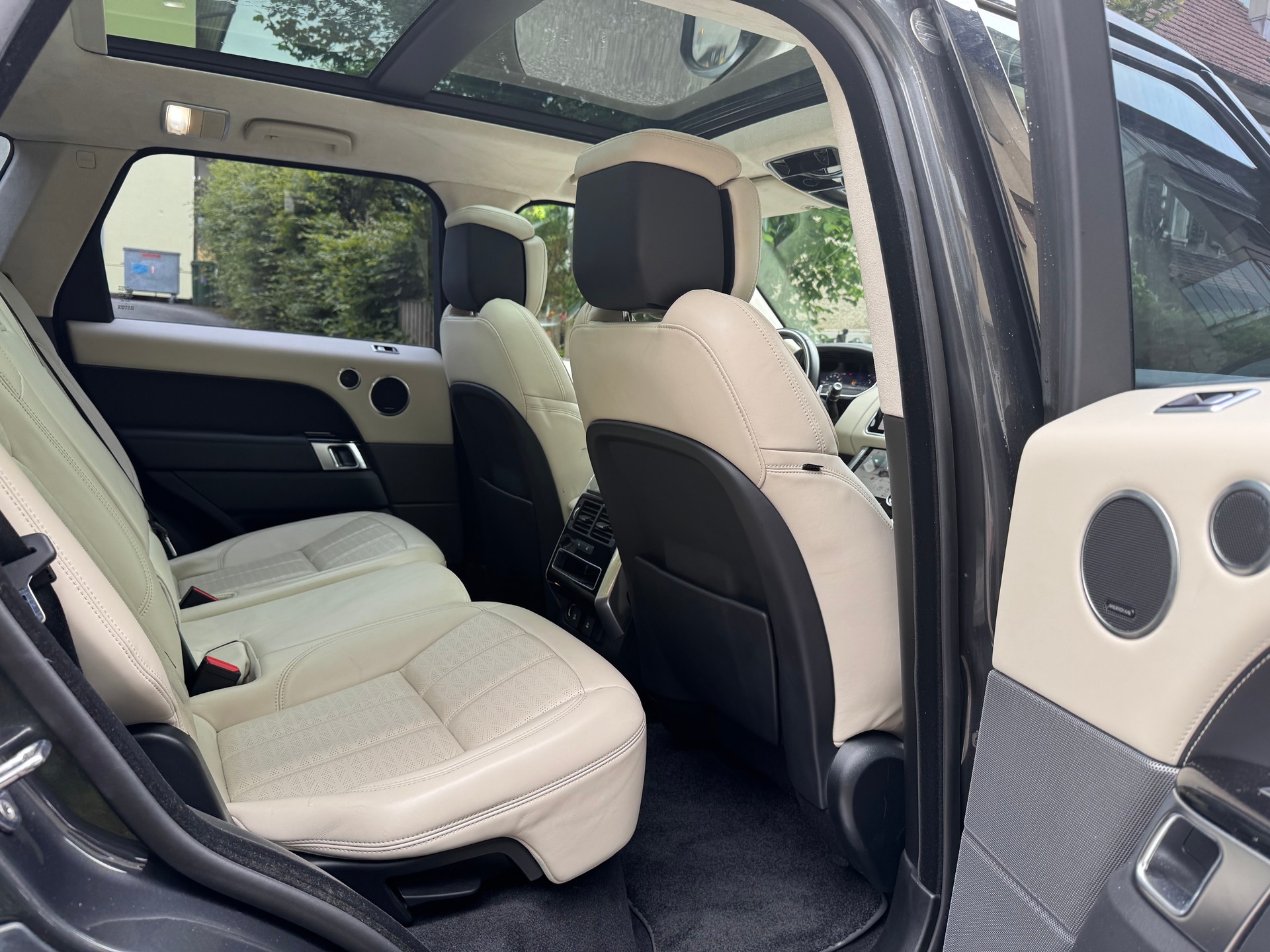 LAND ROVER Range Rover Sport 3.0 SDV6 Autobiography AB Dynamic Automatic-image-2