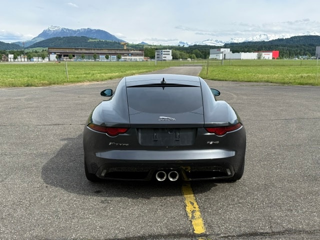 JAGUAR R-Dynamic-image-2