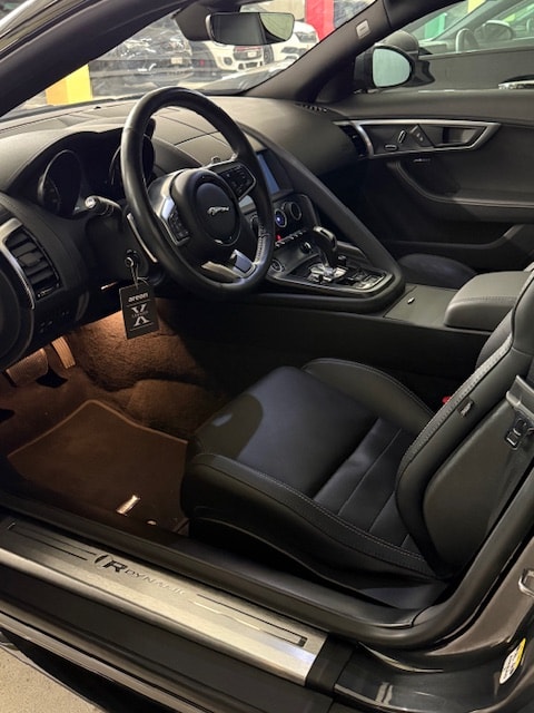 JAGUAR R-Dynamic-image-4