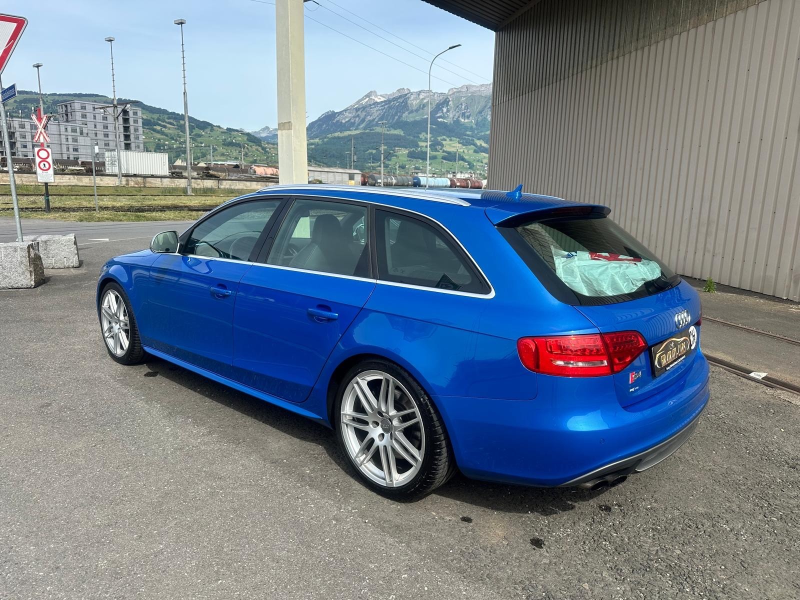 AUDI S4 Avant 3.0 TFSI quattro S-tronic-image-4