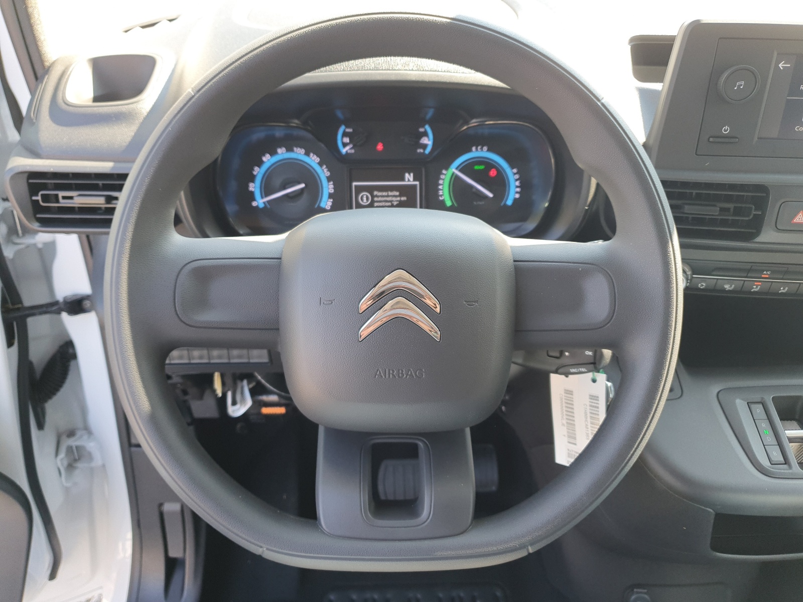 CITROEN e-Berlingo 1000 M 50kWh Swiss Edition-image-11