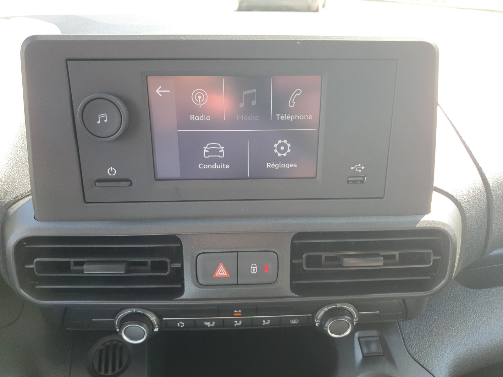 CITROEN e-Berlingo 1000 M 50kWh Swiss Edition-image-14