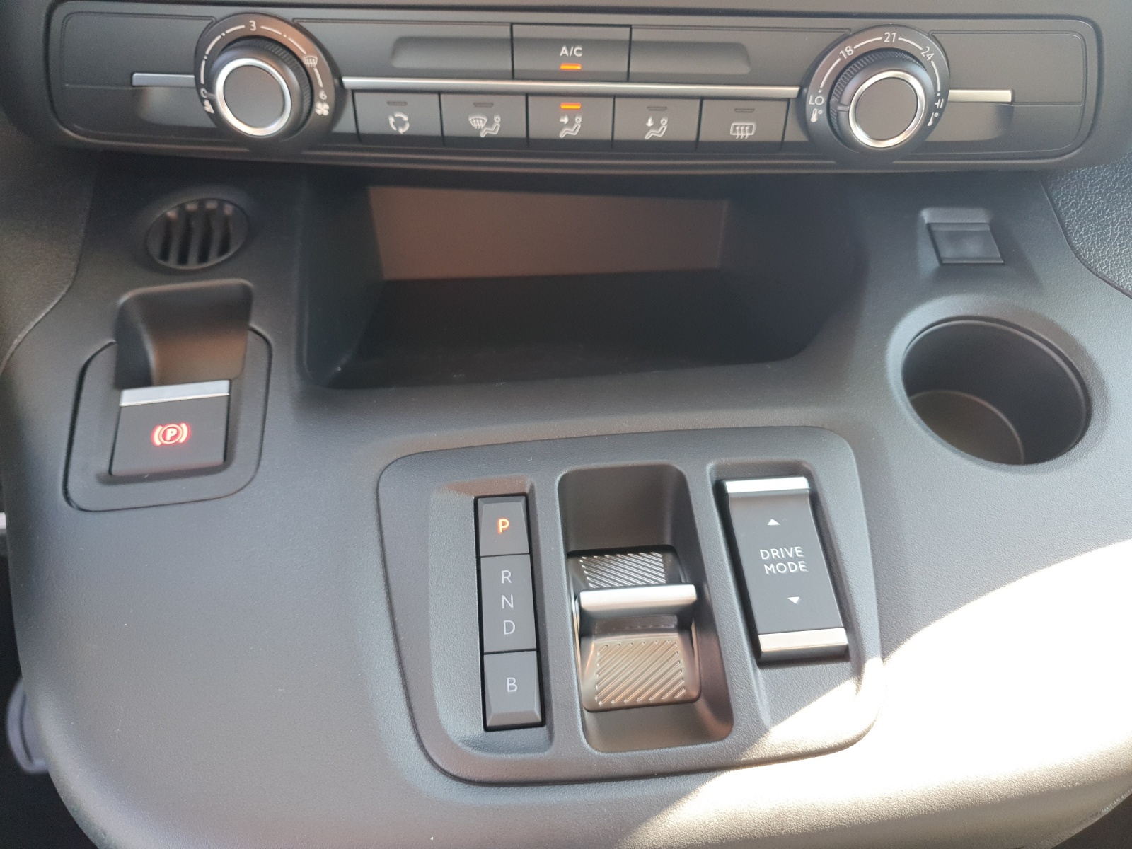CITROEN e-Berlingo 1000 M 50kWh Swiss Edition-image-13
