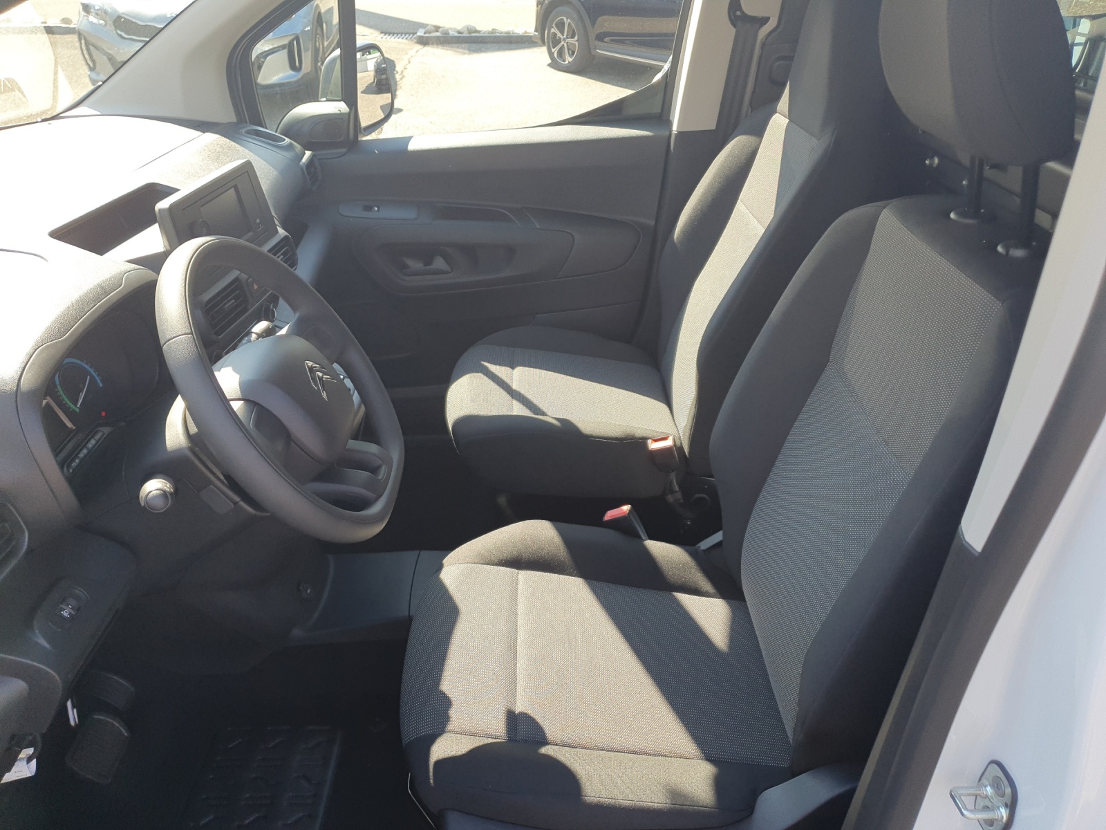 CITROEN e-Berlingo 1000 M 50kWh Swiss Edition-image-7