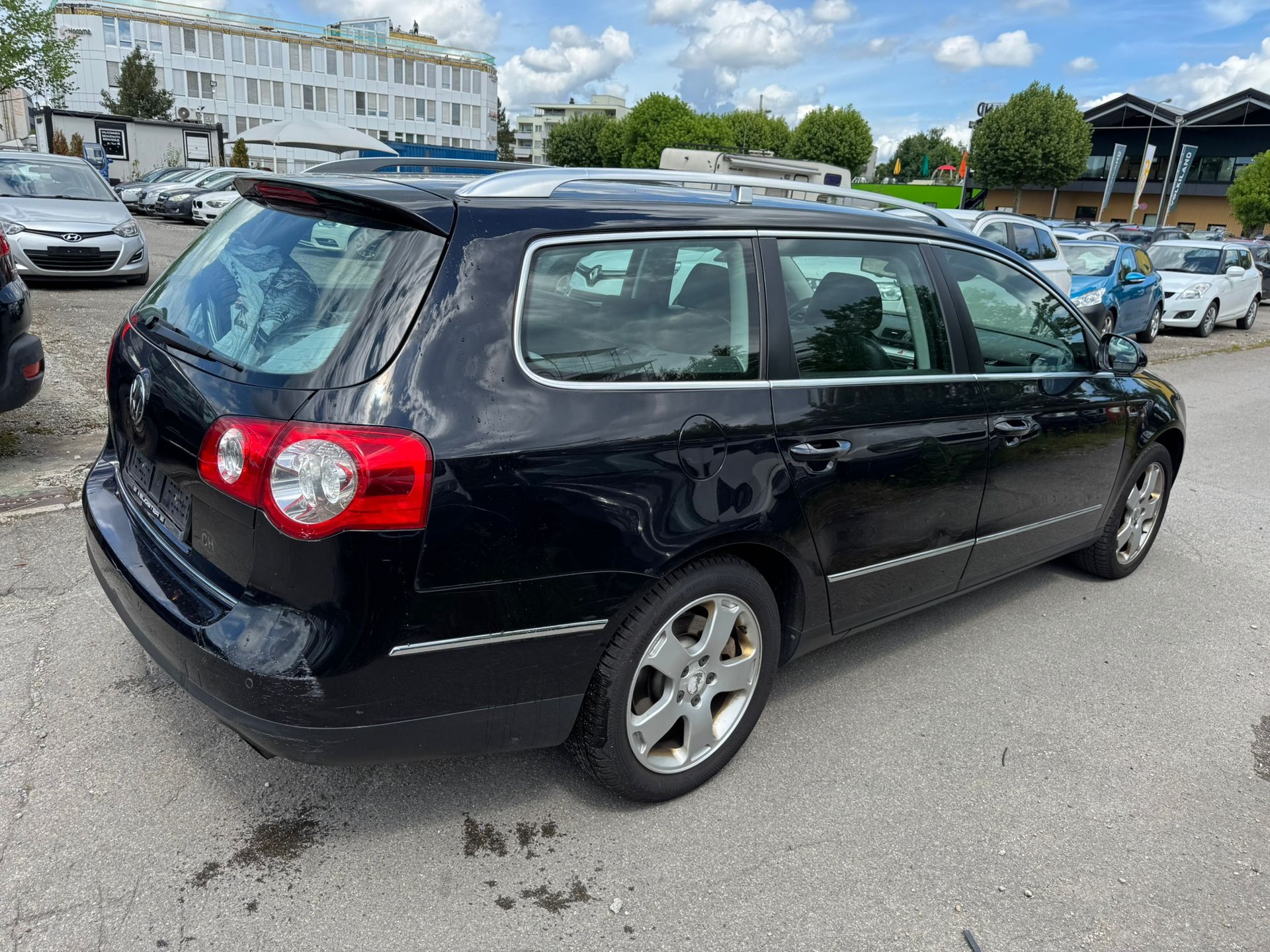 VW Passat Variant 3.2 V6 FSI Highline 4Motion-image-1