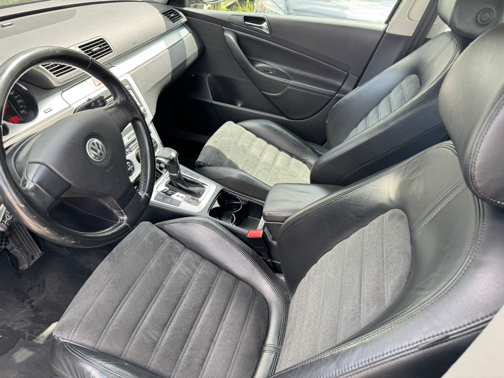 VW Passat Variant 3.2 V6 FSI Highline 4Motion-image-10