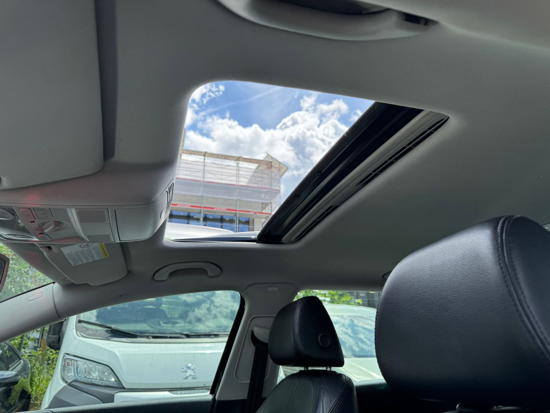 VW Passat Variant 3.2 V6 FSI Highline 4Motion-image-14
