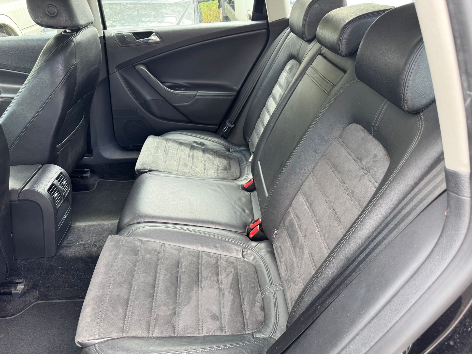 VW Passat Variant 3.2 V6 FSI Highline 4Motion-image-4