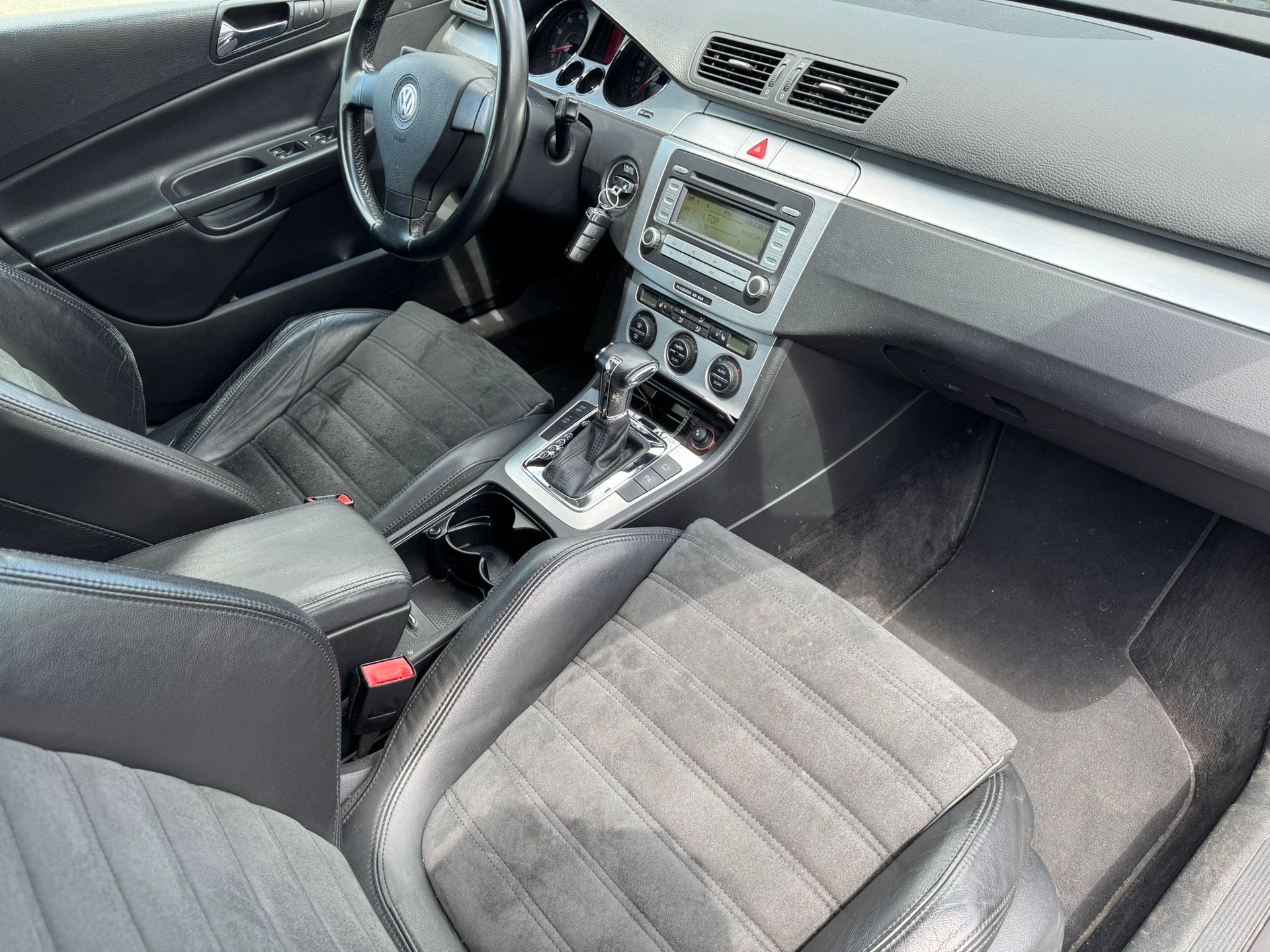 VW Passat Variant 3.2 V6 FSI Highline 4Motion-image-9