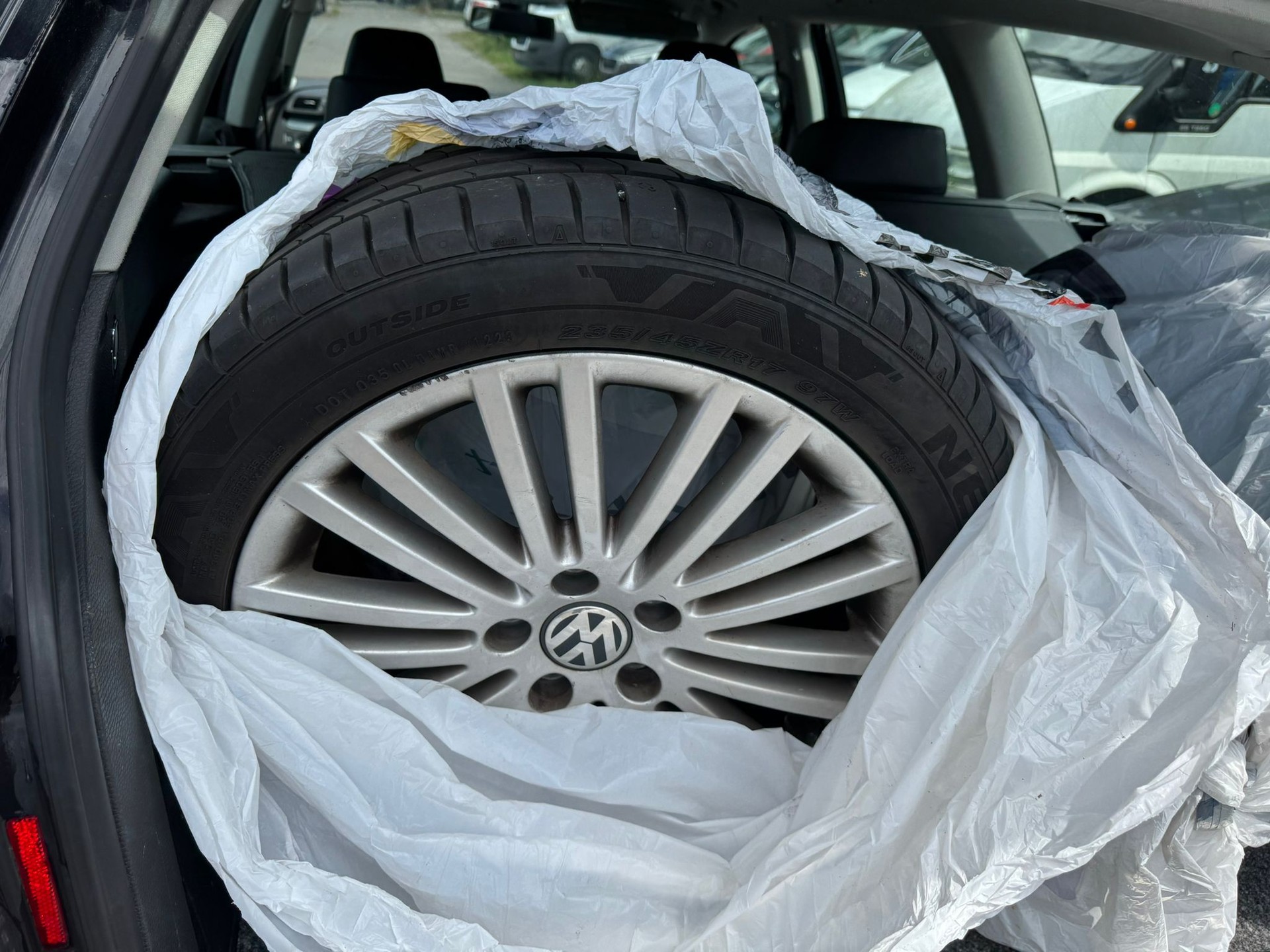 VW Passat Variant 3.2 V6 FSI Highline 4Motion-image-5