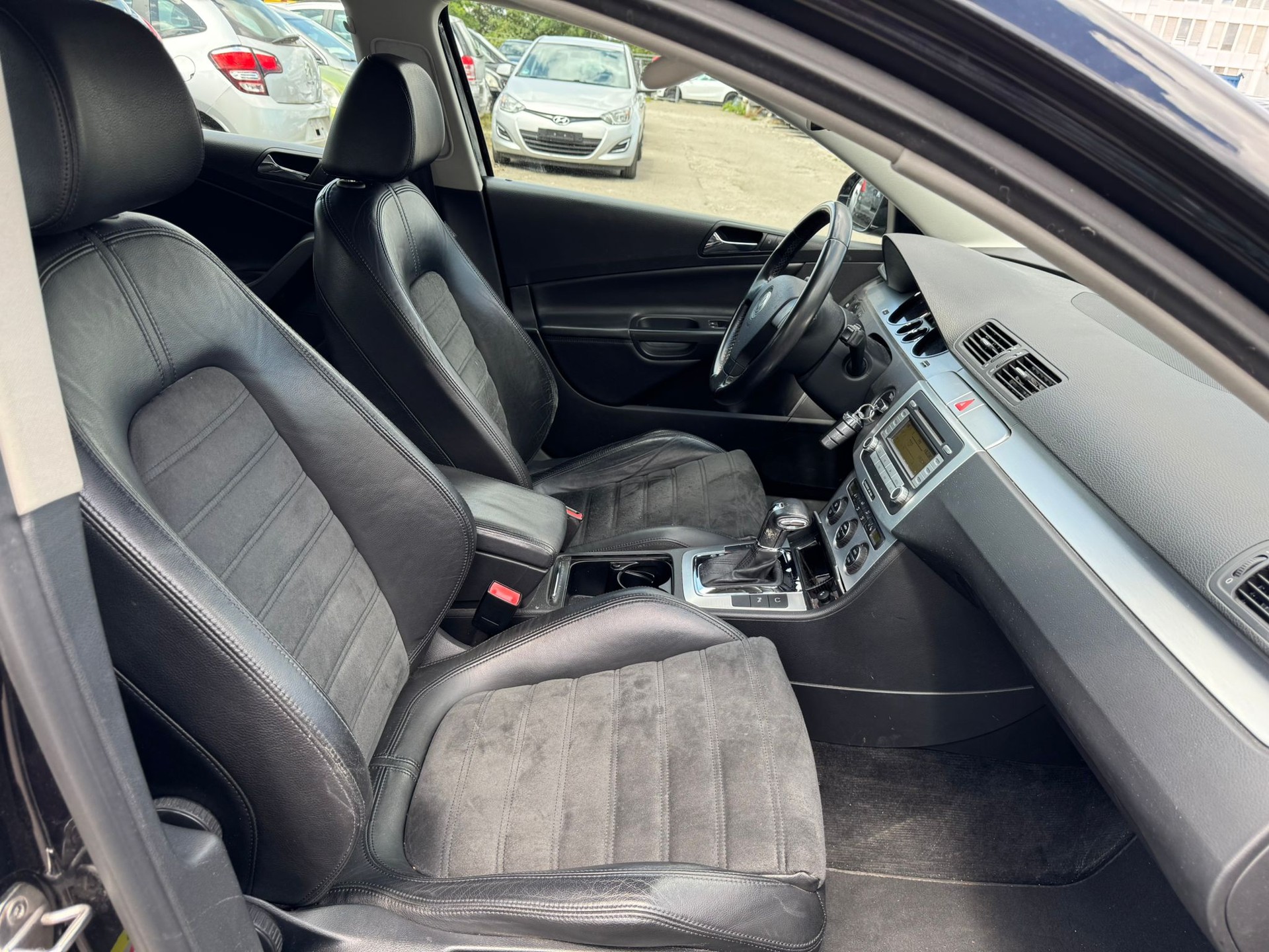 VW Passat Variant 3.2 V6 FSI Highline 4Motion-image-8