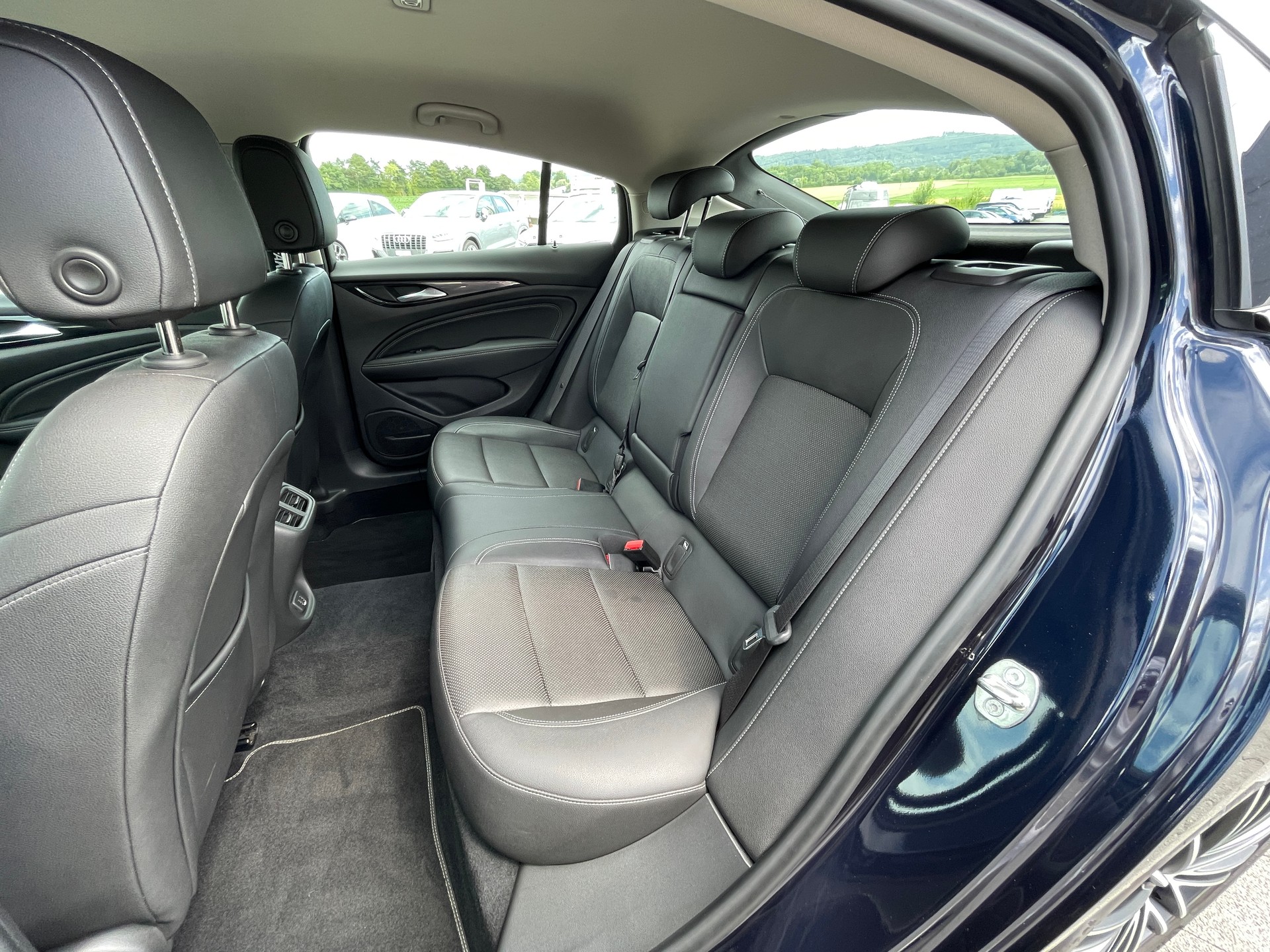 OPEL Insignia 2.0 CDTI Sport Automatic-image-12