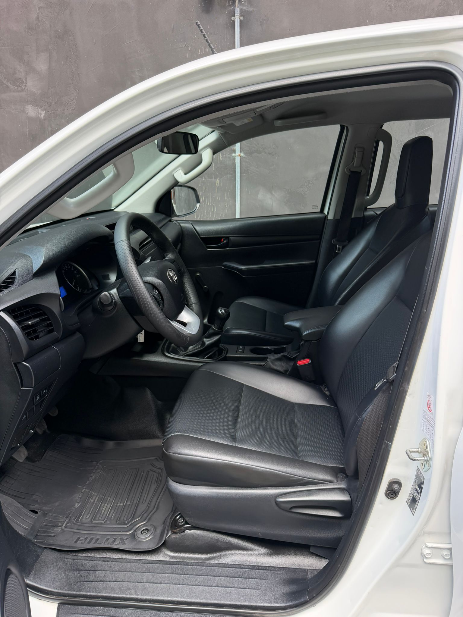 TOYOTA Hilux 2.4D-4D Luna Double Cab 4x4-image-8