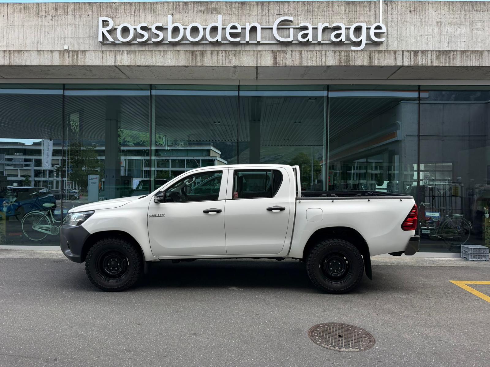 TOYOTA Hilux 2.4D-4D Luna Double Cab 4x4-image-0