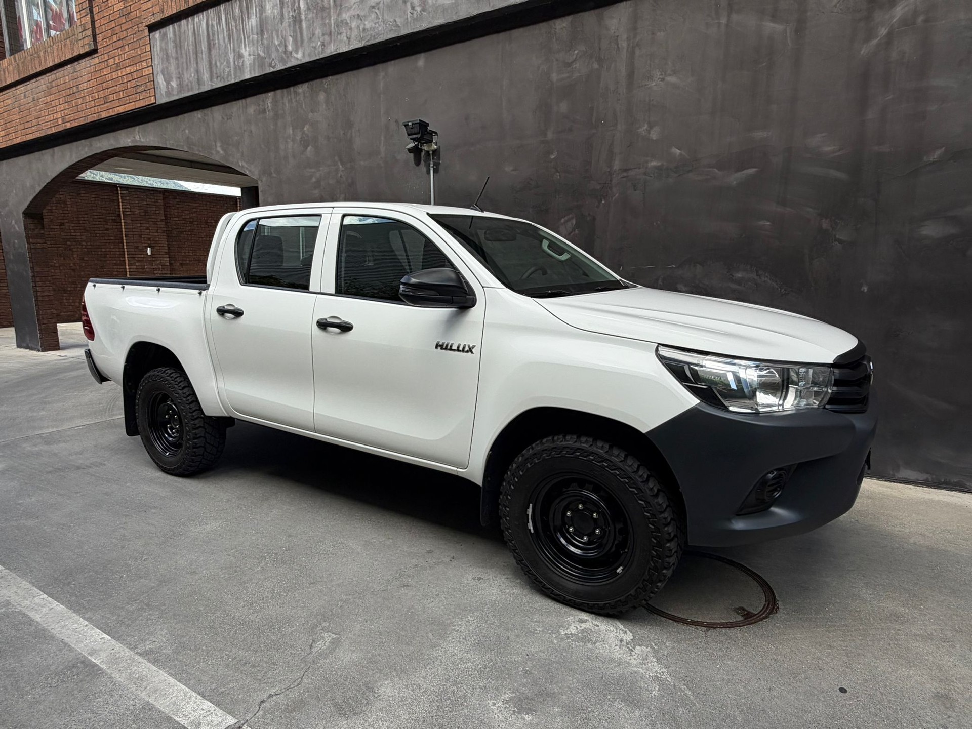 TOYOTA Hilux 2.4D-4D Luna Double Cab 4x4-image-4
