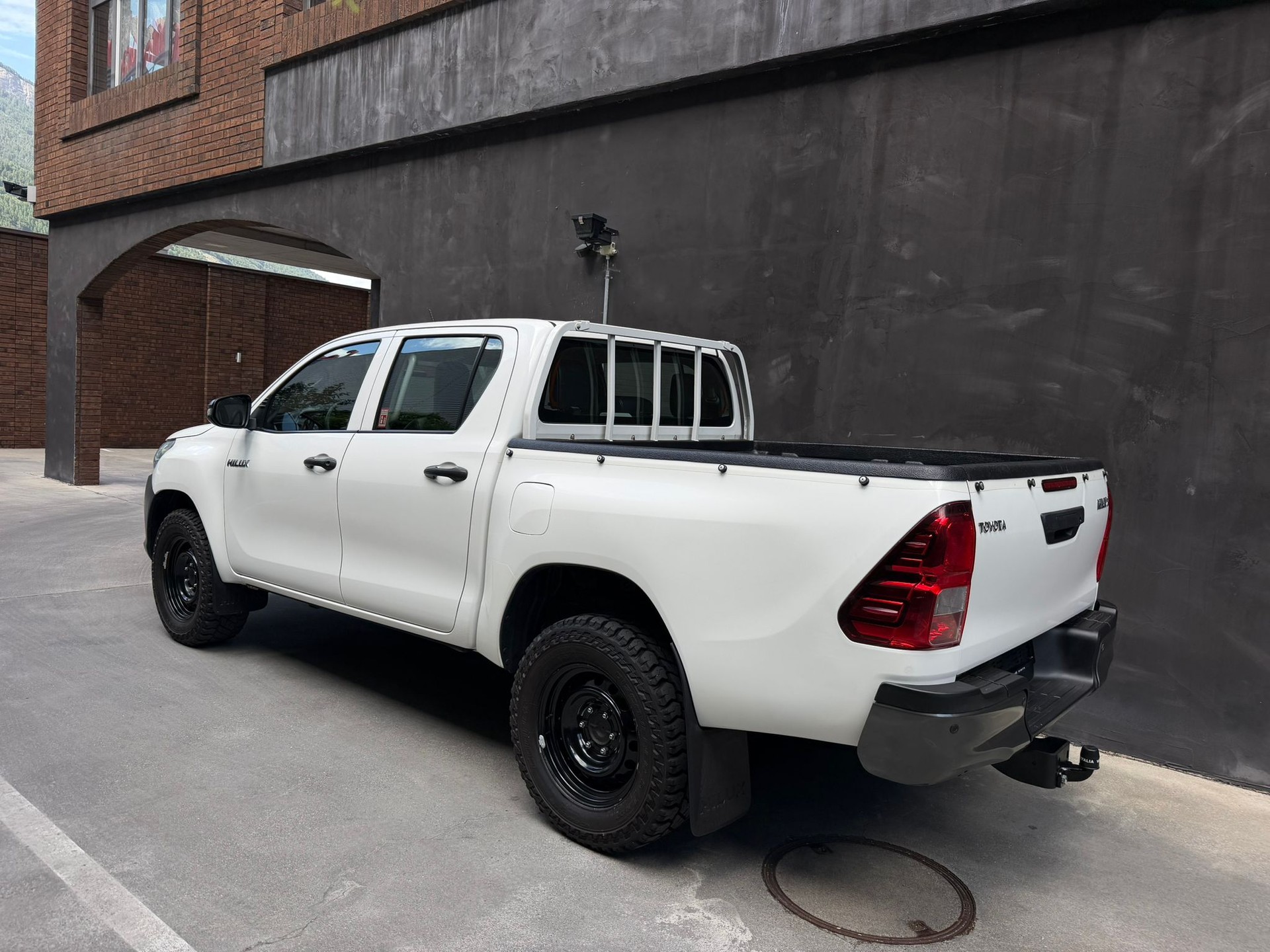 TOYOTA Hilux 2.4D-4D Luna Double Cab 4x4-image-3