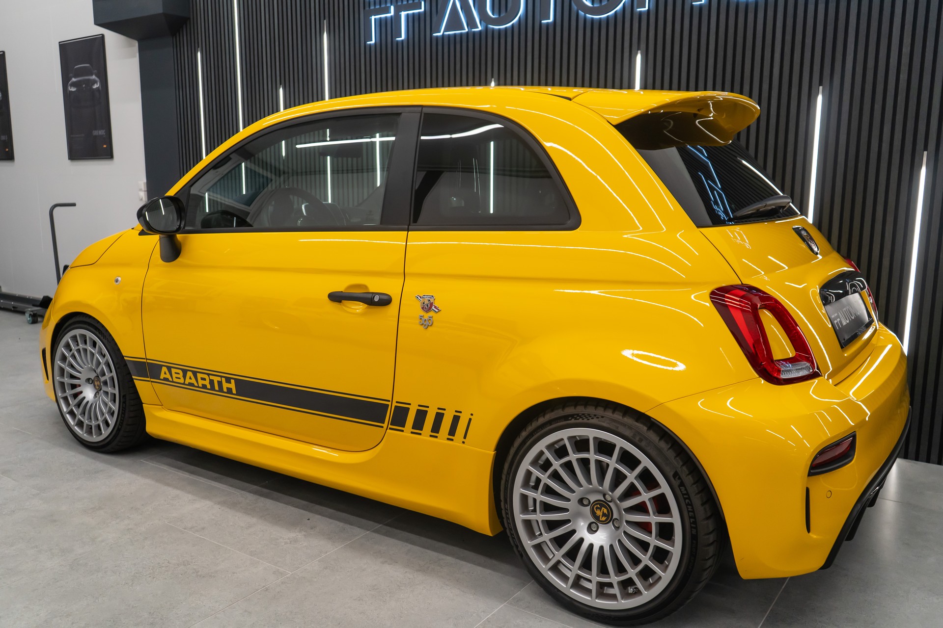 FIAT 595 1.4 16V TURBO ABARTH COMPETIZIONE / GELBER FLITZER / OHNE OPF-image-10