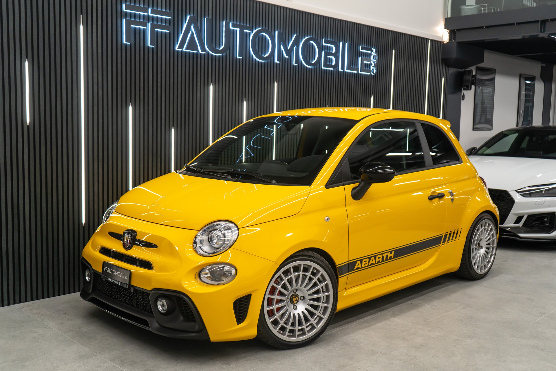 FIAT 595 1.4 16V TURBO ABARTH COMPETIZIONE / GELBER FLITZER / OHNE OPF-image-1