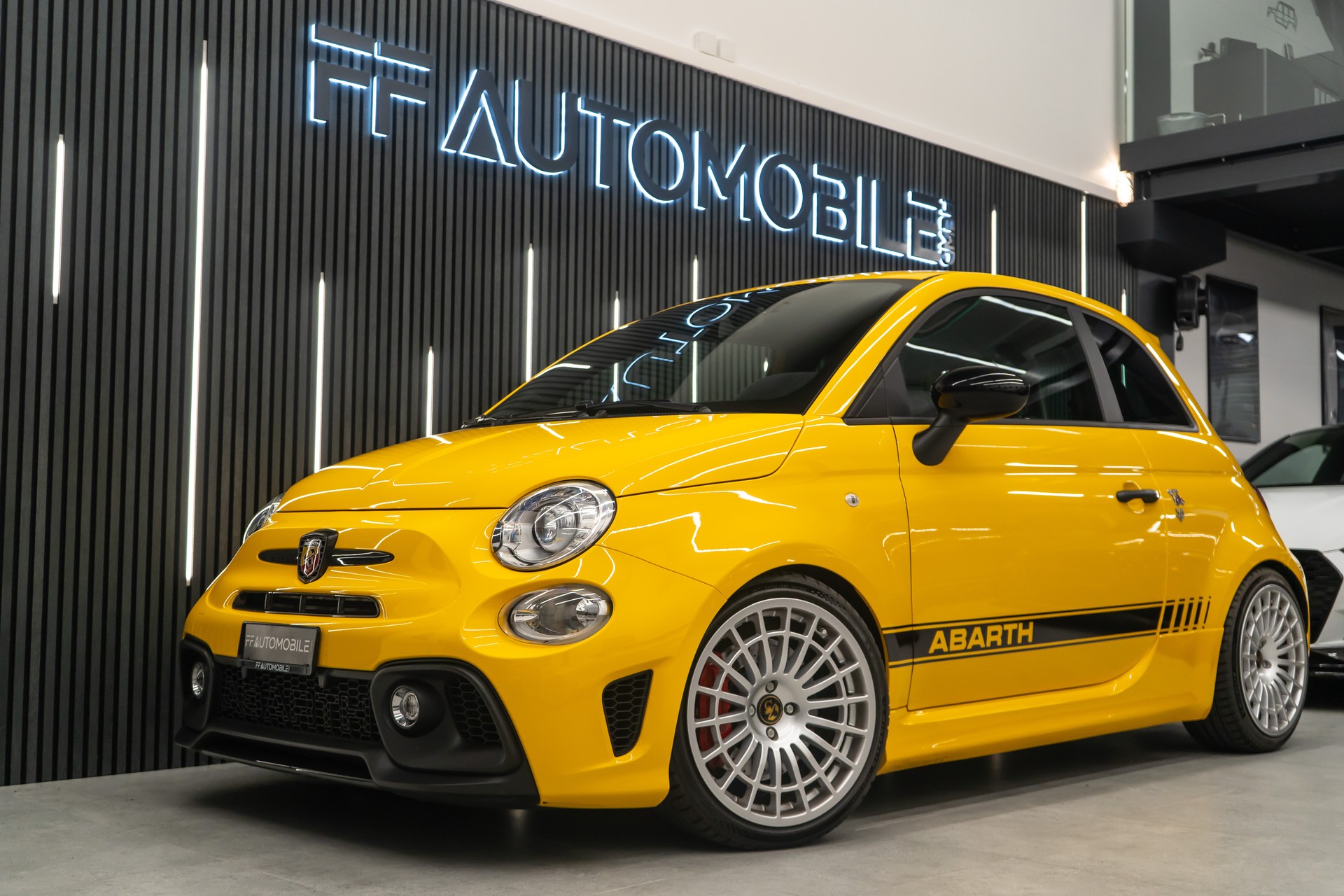 FIAT 595 1.4 16V TURBO ABARTH COMPETIZIONE / GELBER FLITZER / OHNE OPF-image-0