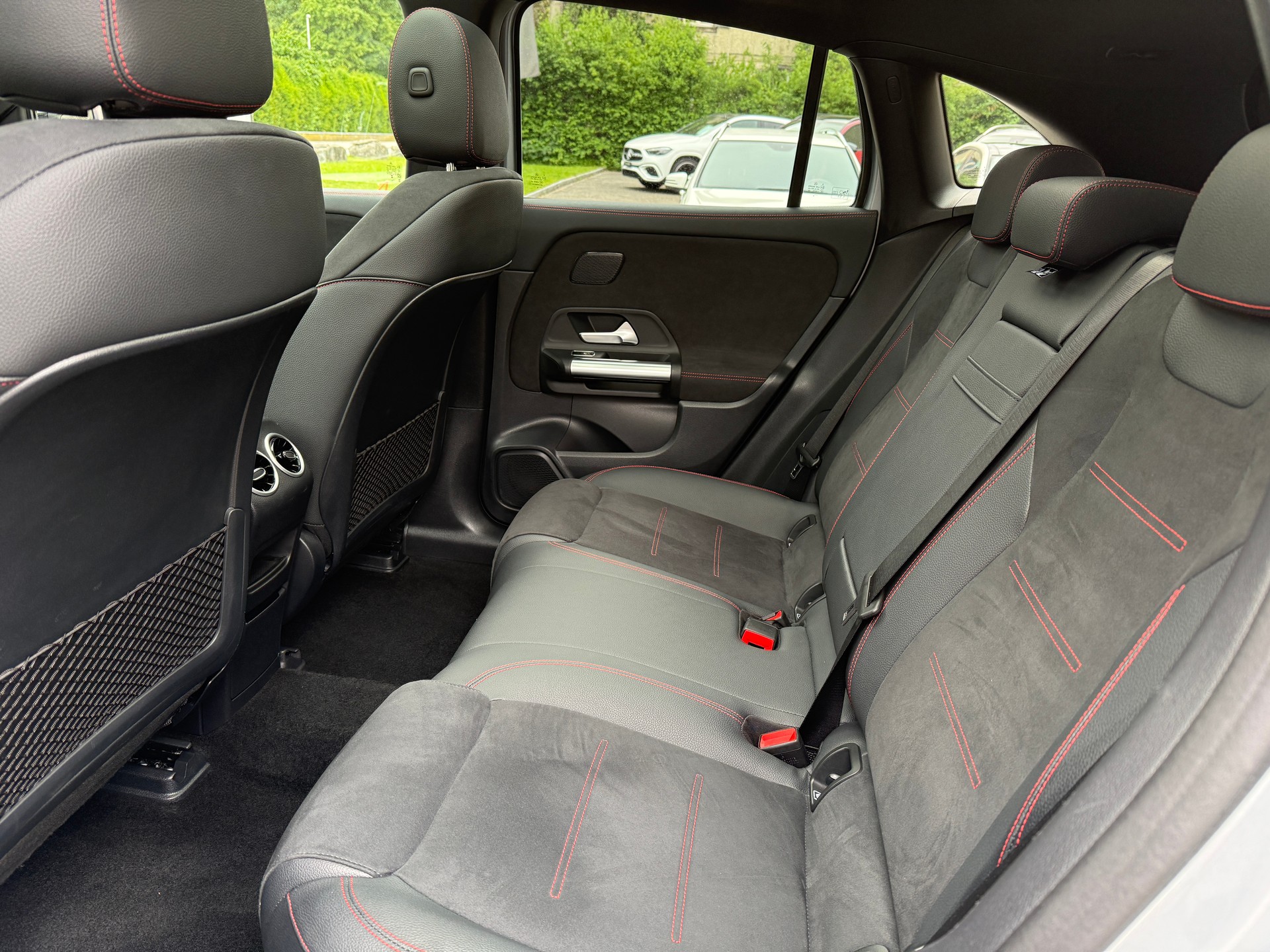 MERCEDES-BENZ EQA 350 Excellence AMG Line 4matic-image-5