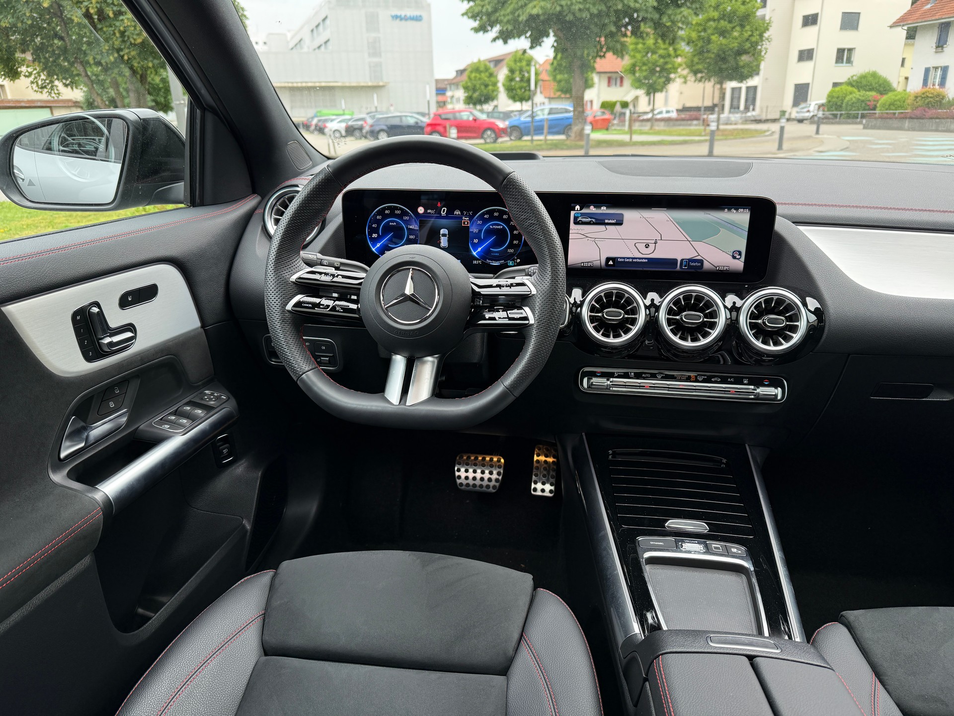 MERCEDES-BENZ EQA 350 Excellence AMG Line 4matic-image-4