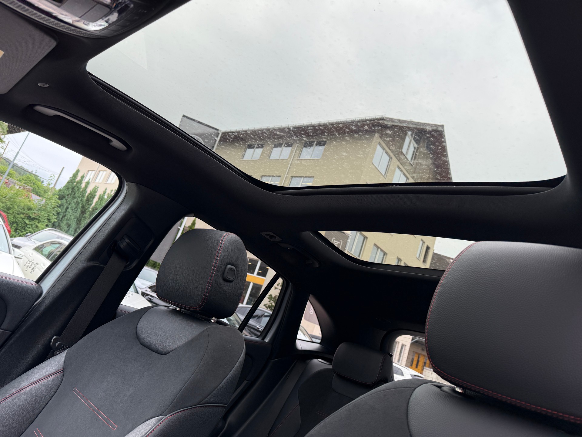 MERCEDES-BENZ EQA 350 Excellence AMG Line 4matic-image-13