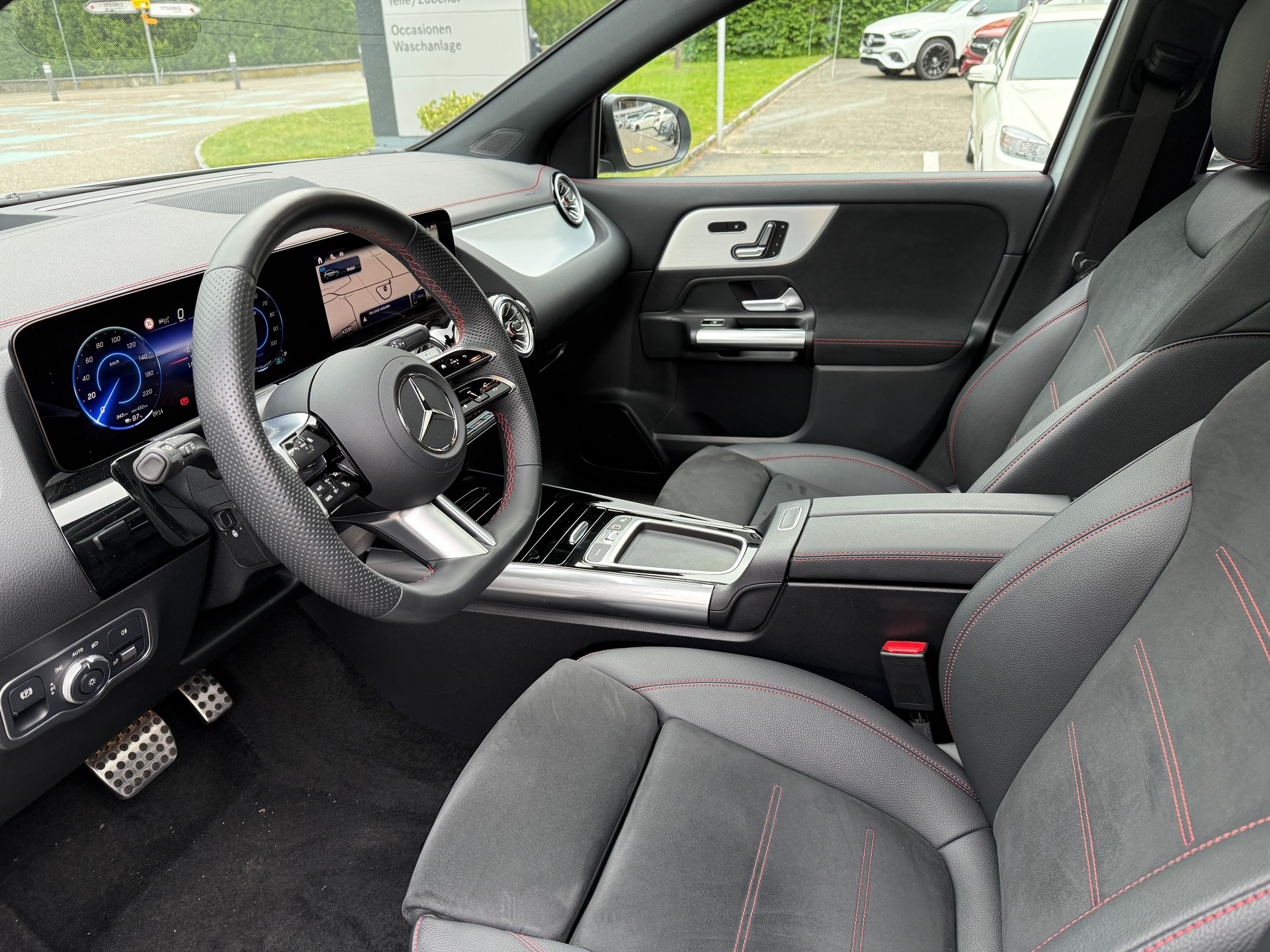 MERCEDES-BENZ EQA 350 Excellence AMG Line 4matic-image-3