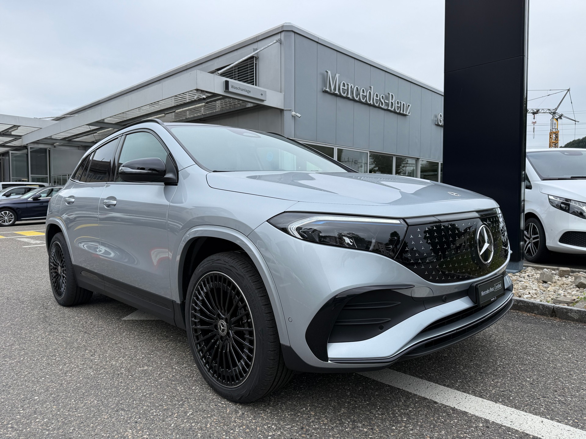 MERCEDES-BENZ EQA 350 Excellence AMG Line 4matic-image-0