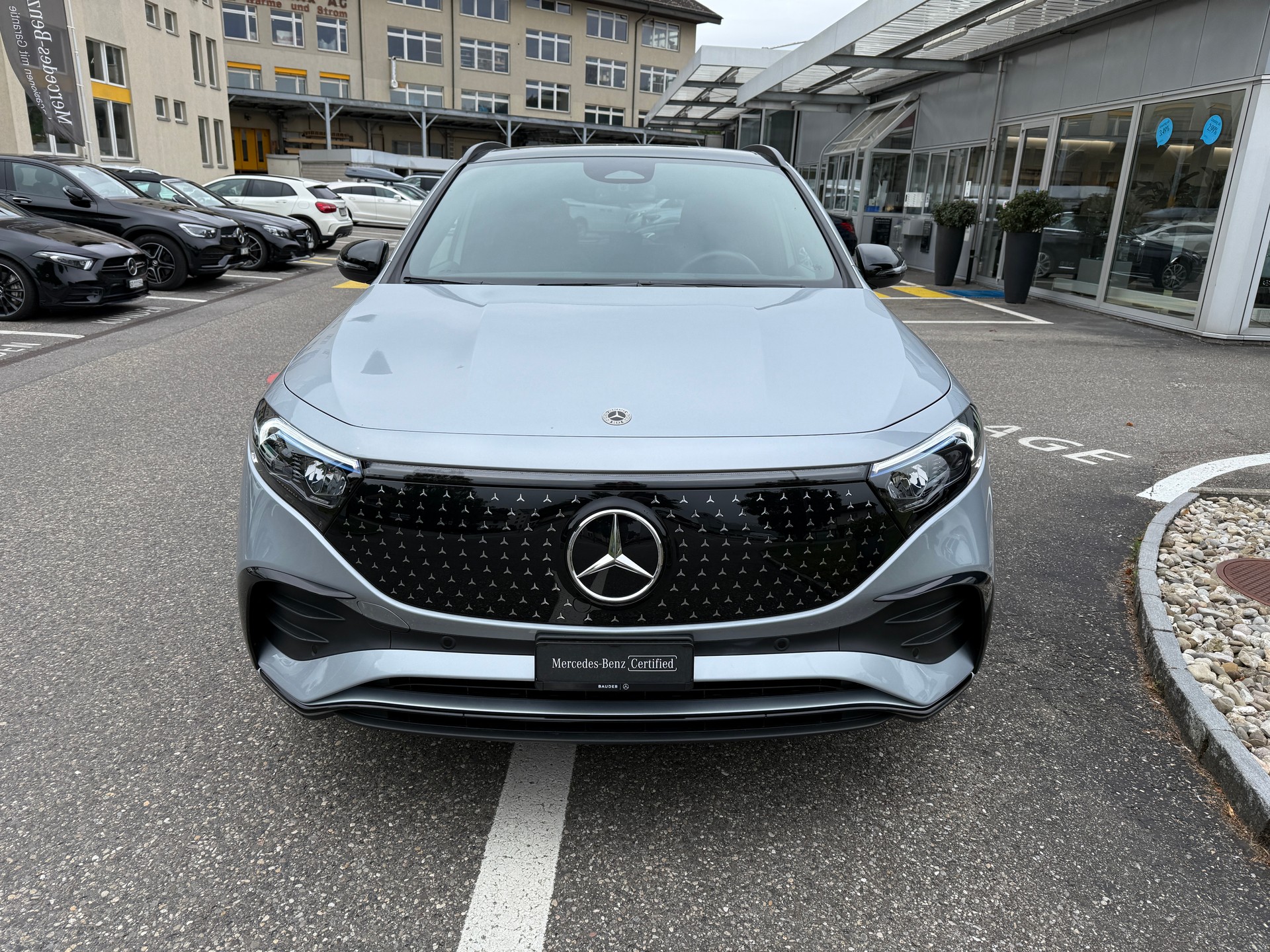 MERCEDES-BENZ EQA 350 Excellence AMG Line 4matic-image-1