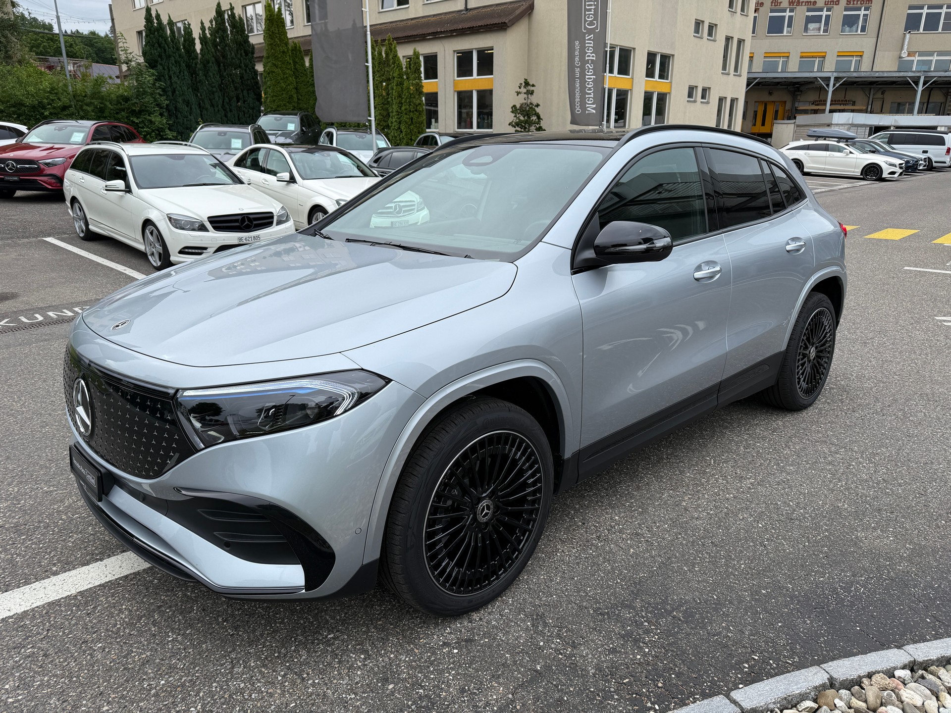 MERCEDES-BENZ EQA 350 Excellence AMG Line 4matic-image-2