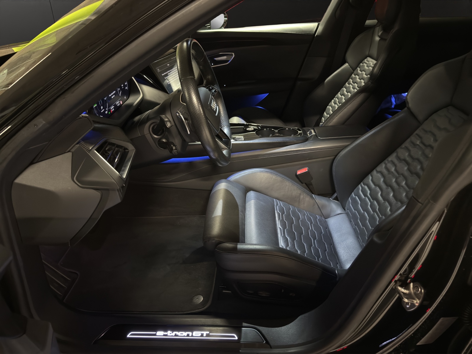 AUDI e-tron GT quattro-image-7